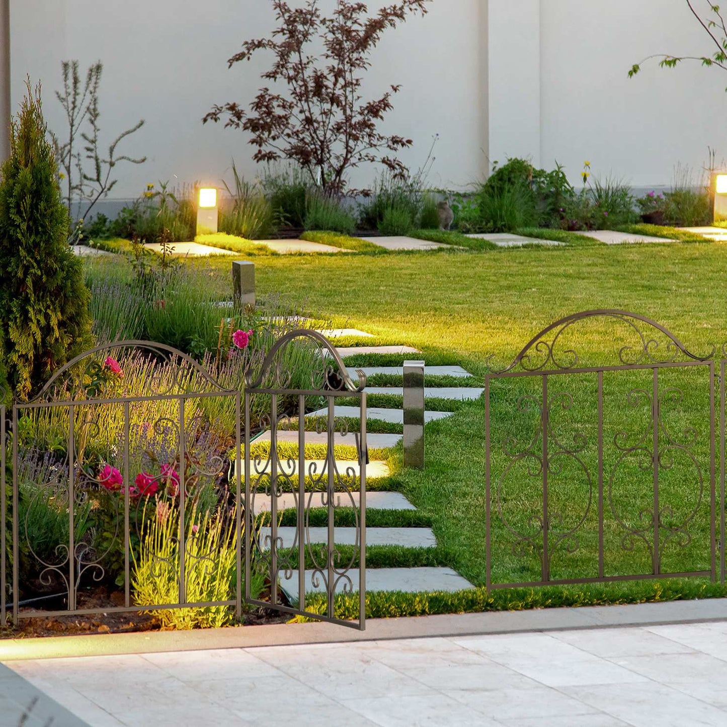 Garden fence with 3 panels