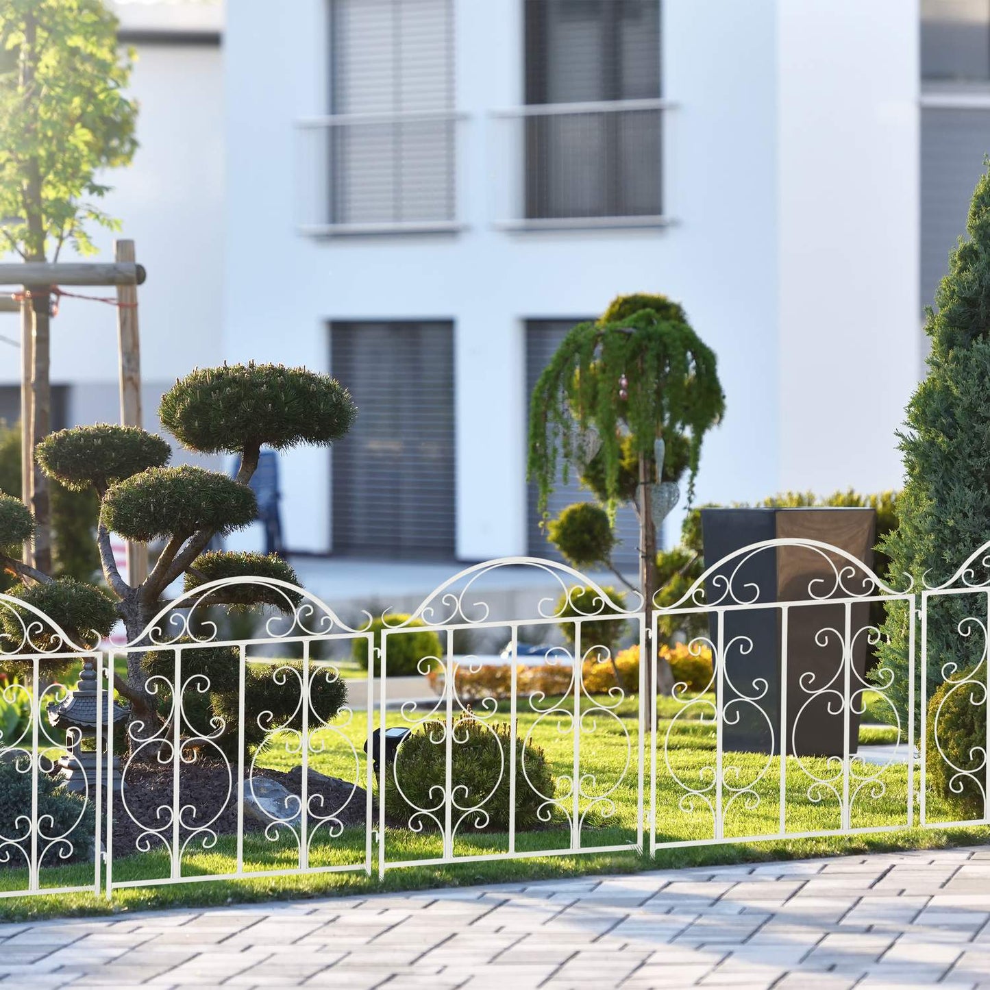 Garden fence with 3 panels