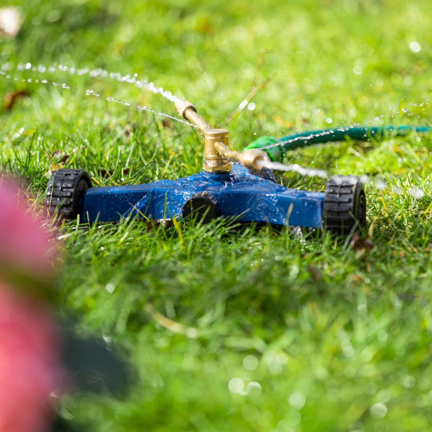 Garden sprinkler 2-arm with wheels
