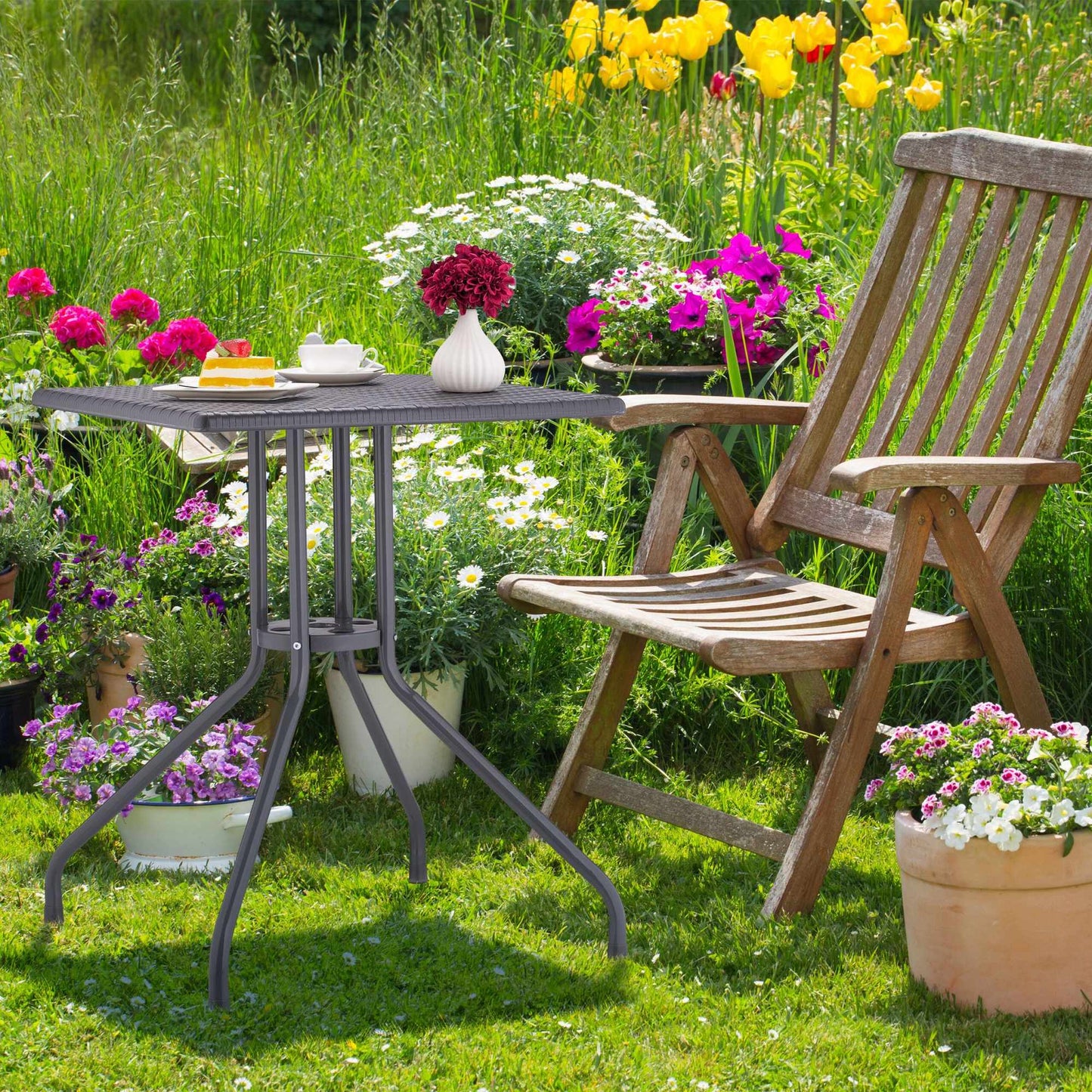 Garden table in gray rattan look
