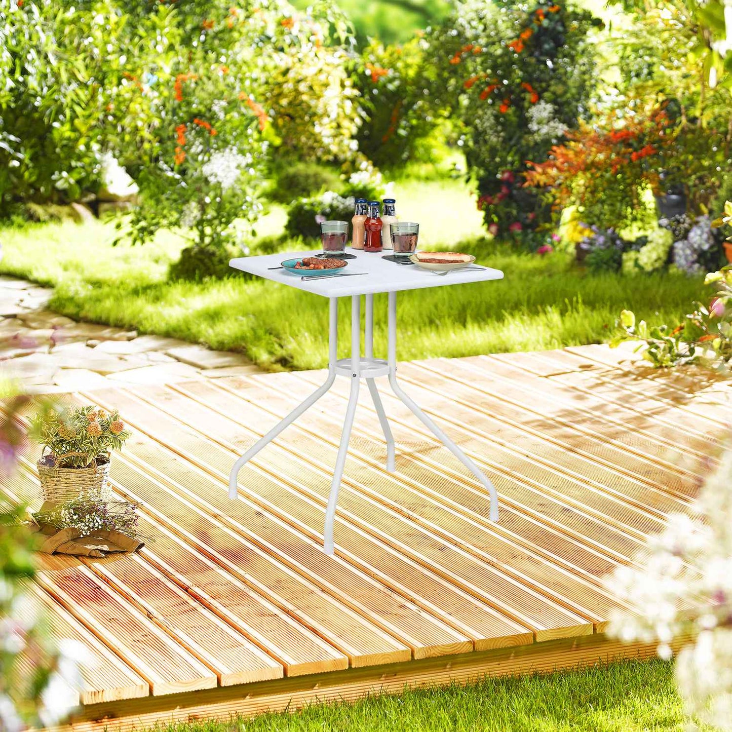 Garden table in white wood look