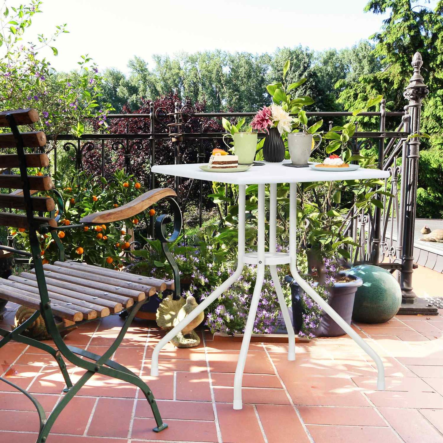 Garden table in white wood look