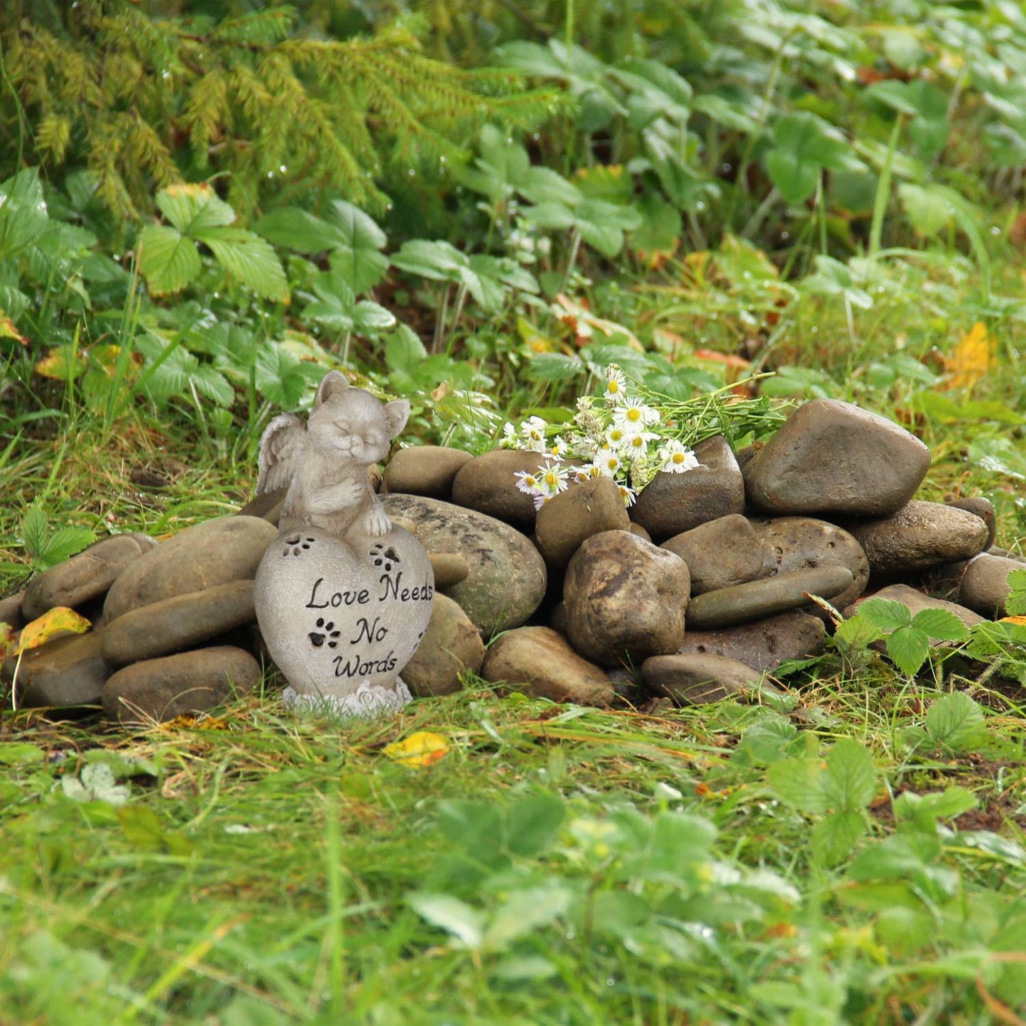 Grave decoration for cat