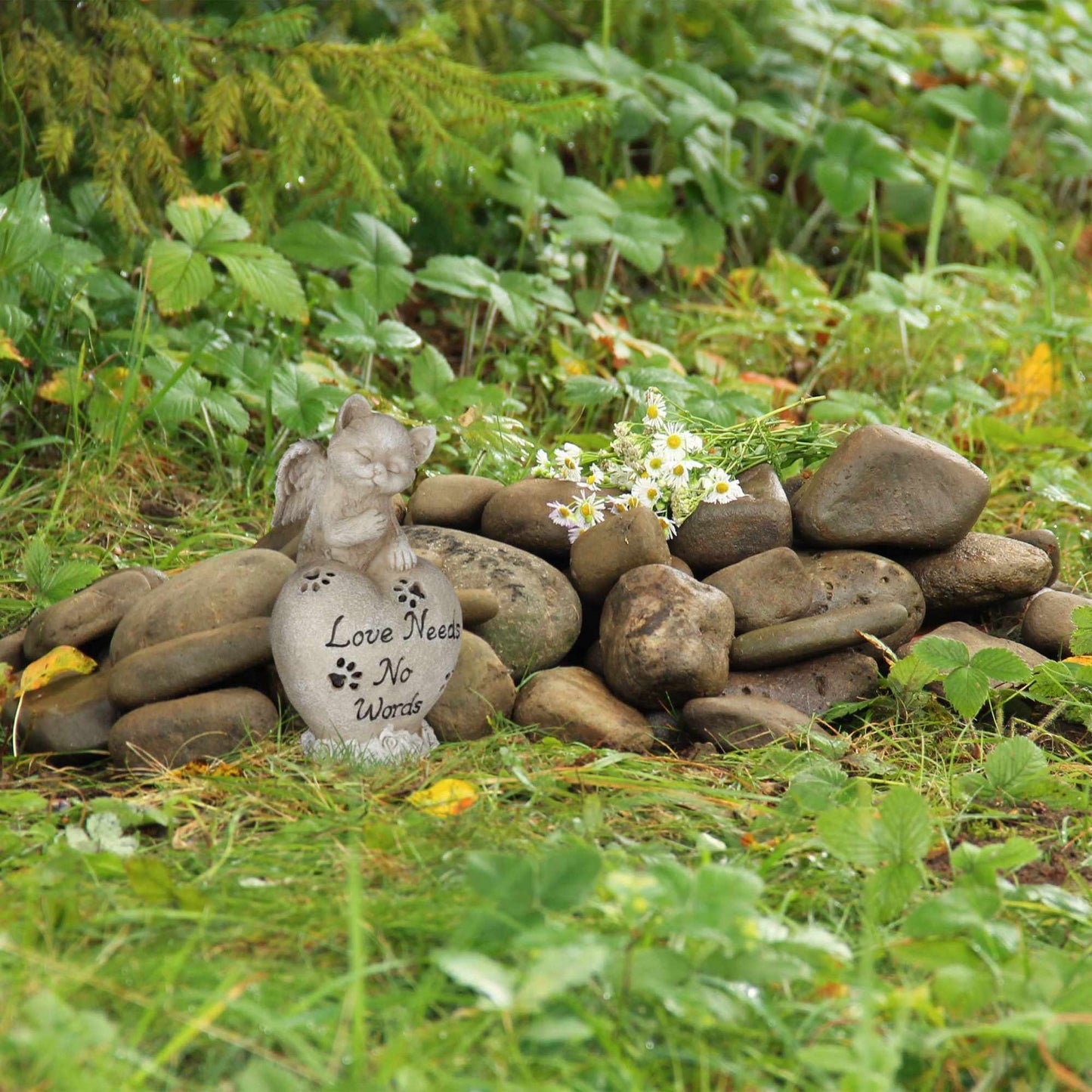 Grave decoration for cat