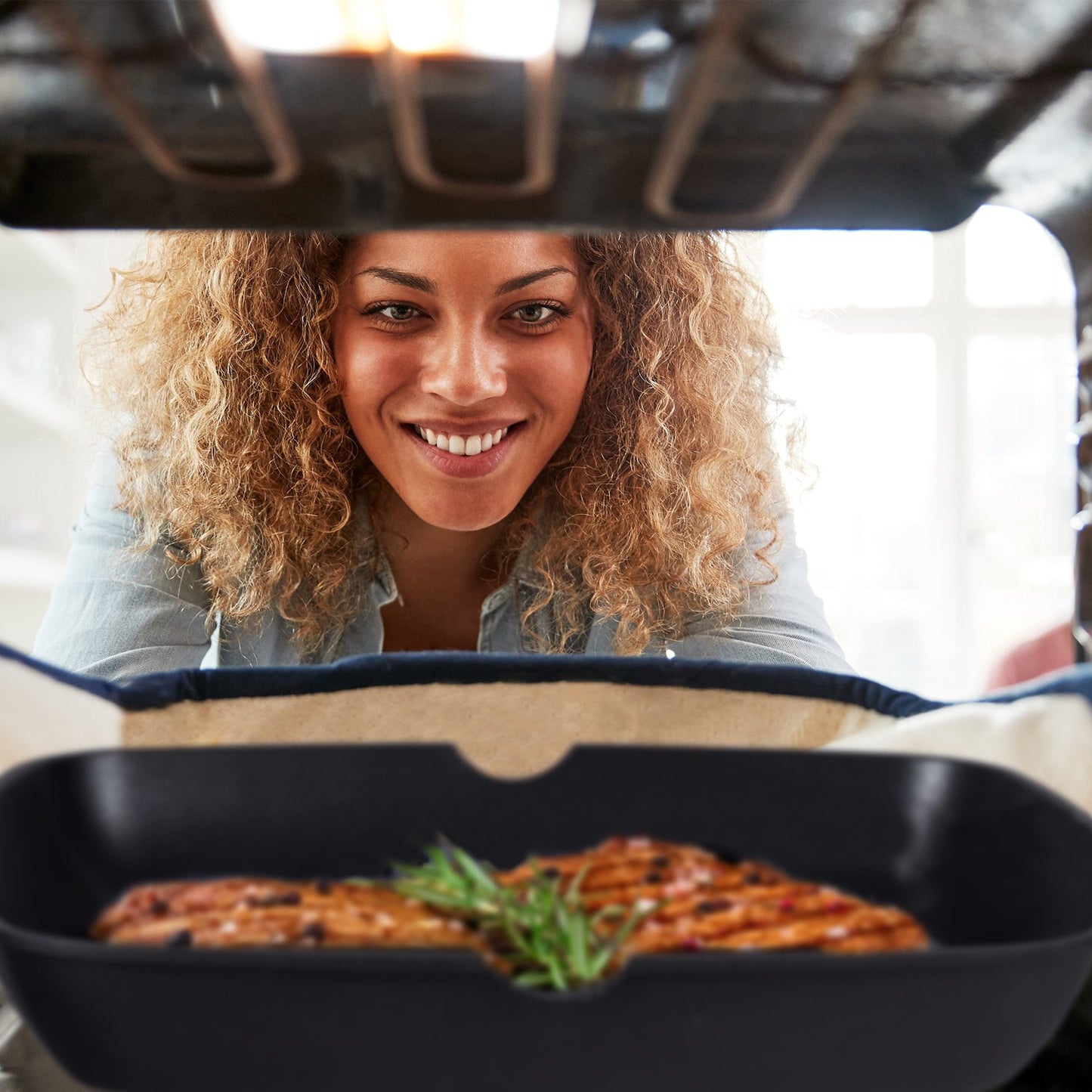 Grill Pan with Folding Handle