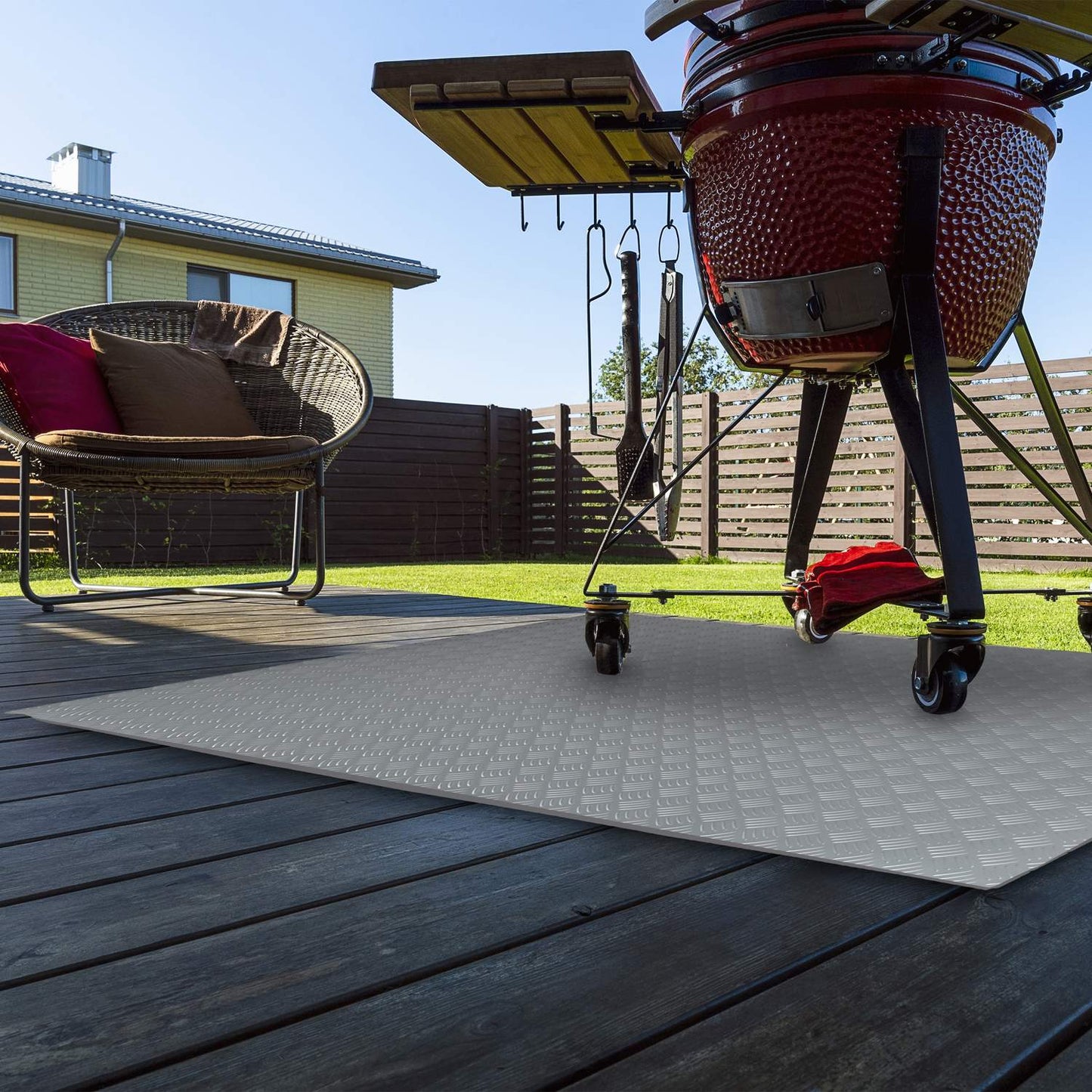 Grill for floor protection mat