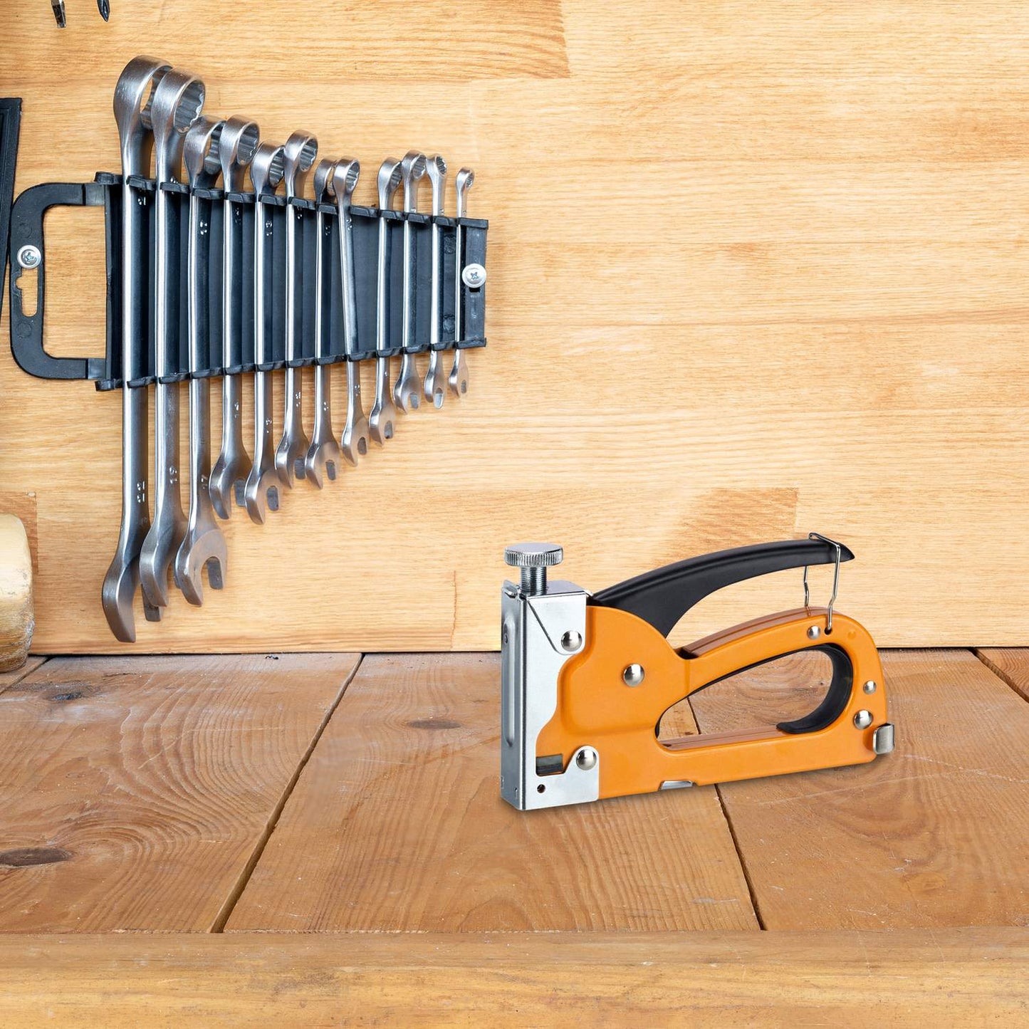 Hand packer with 500 staples