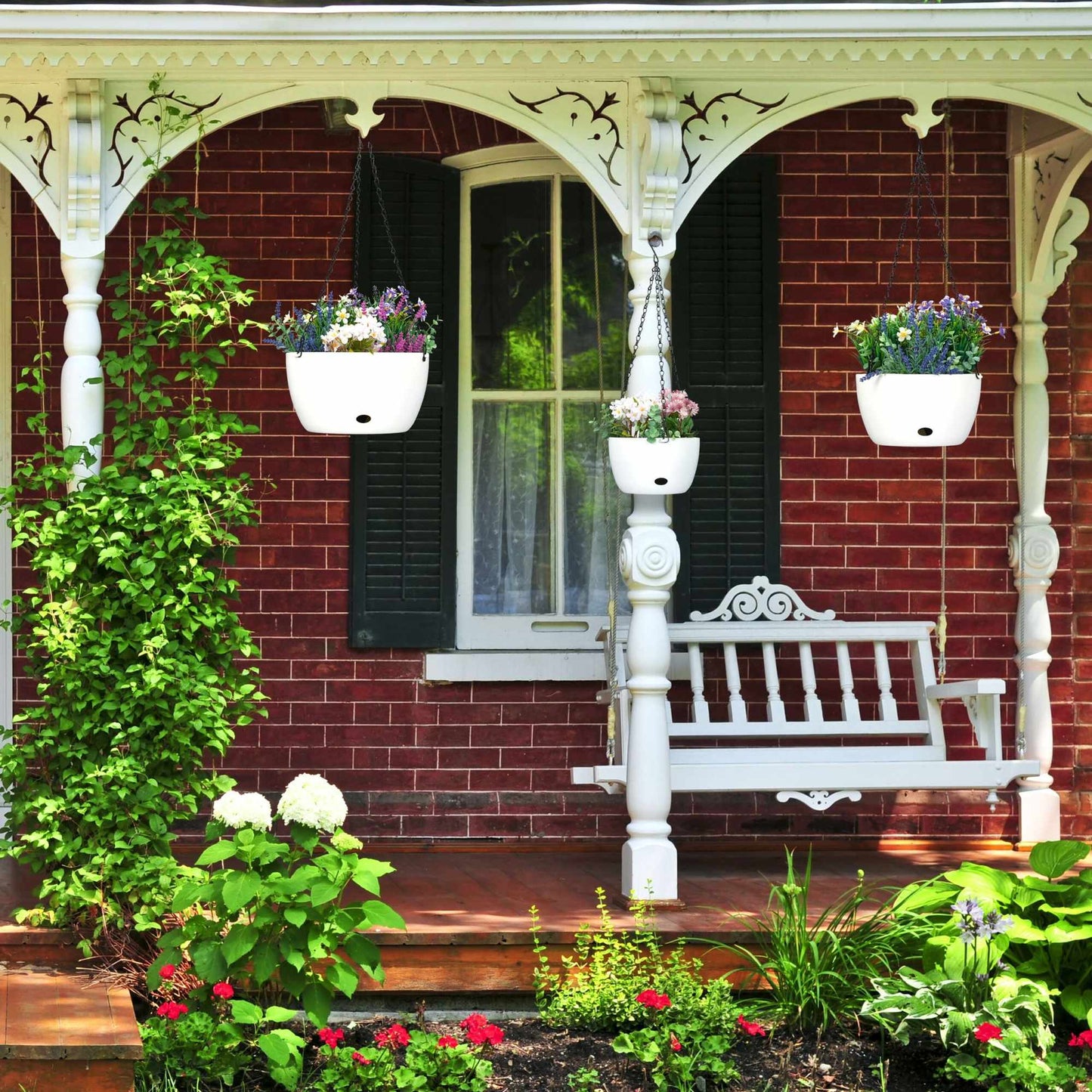 Hanging baskets with water containers set of 3