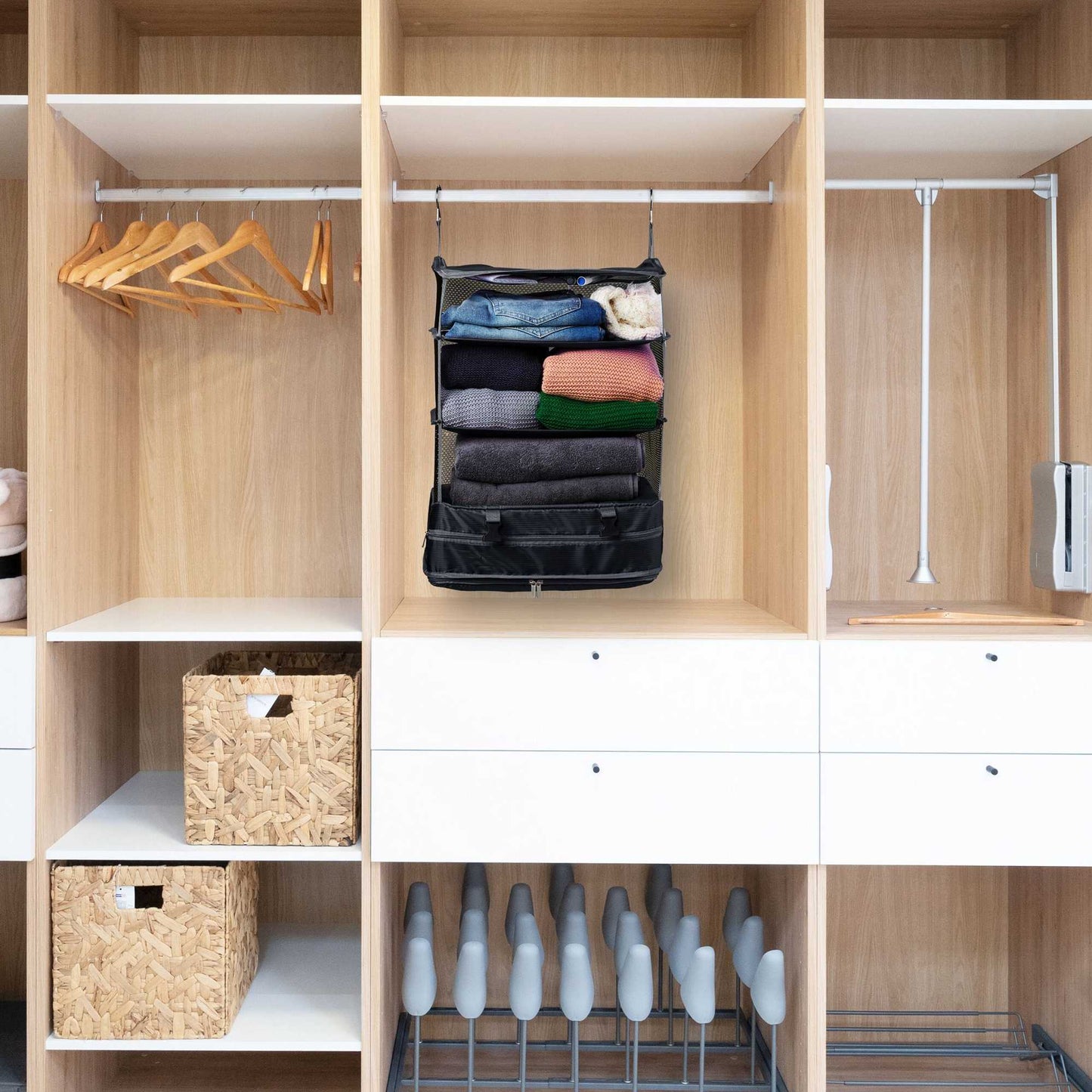 Hanging travel organizer 4 compartments