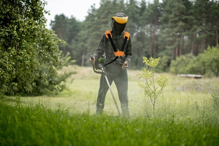 Harnesses/supporting belts for petrol brushcutters