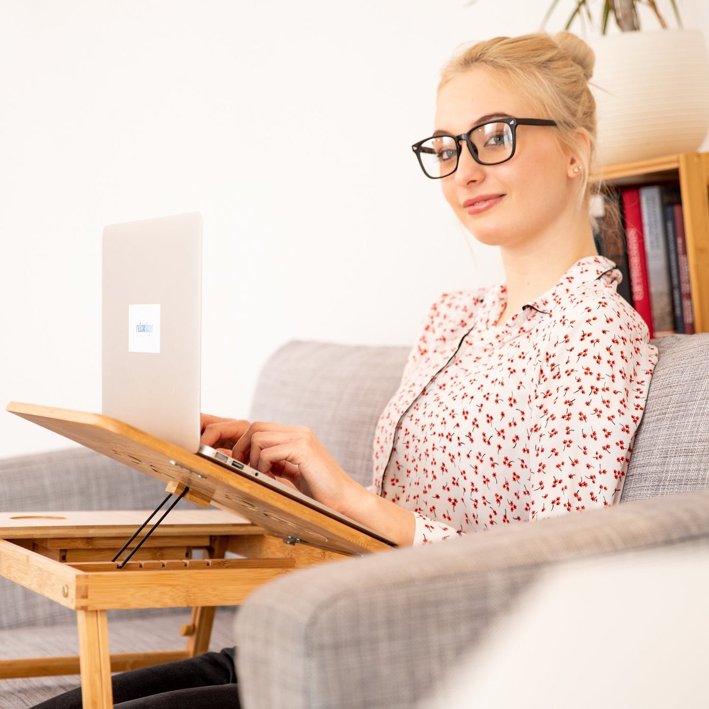 Height adjustable bamboo laptop stand