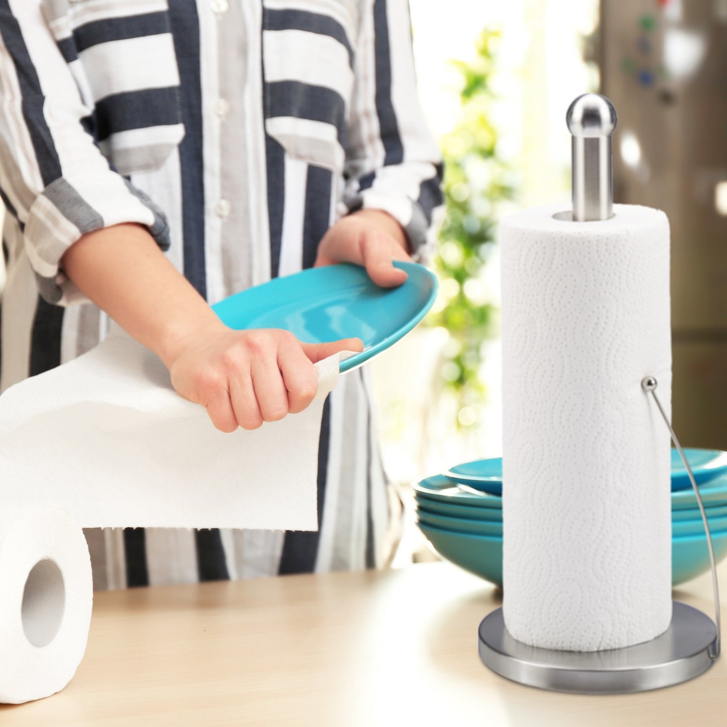 Holder for kitchen roll standing