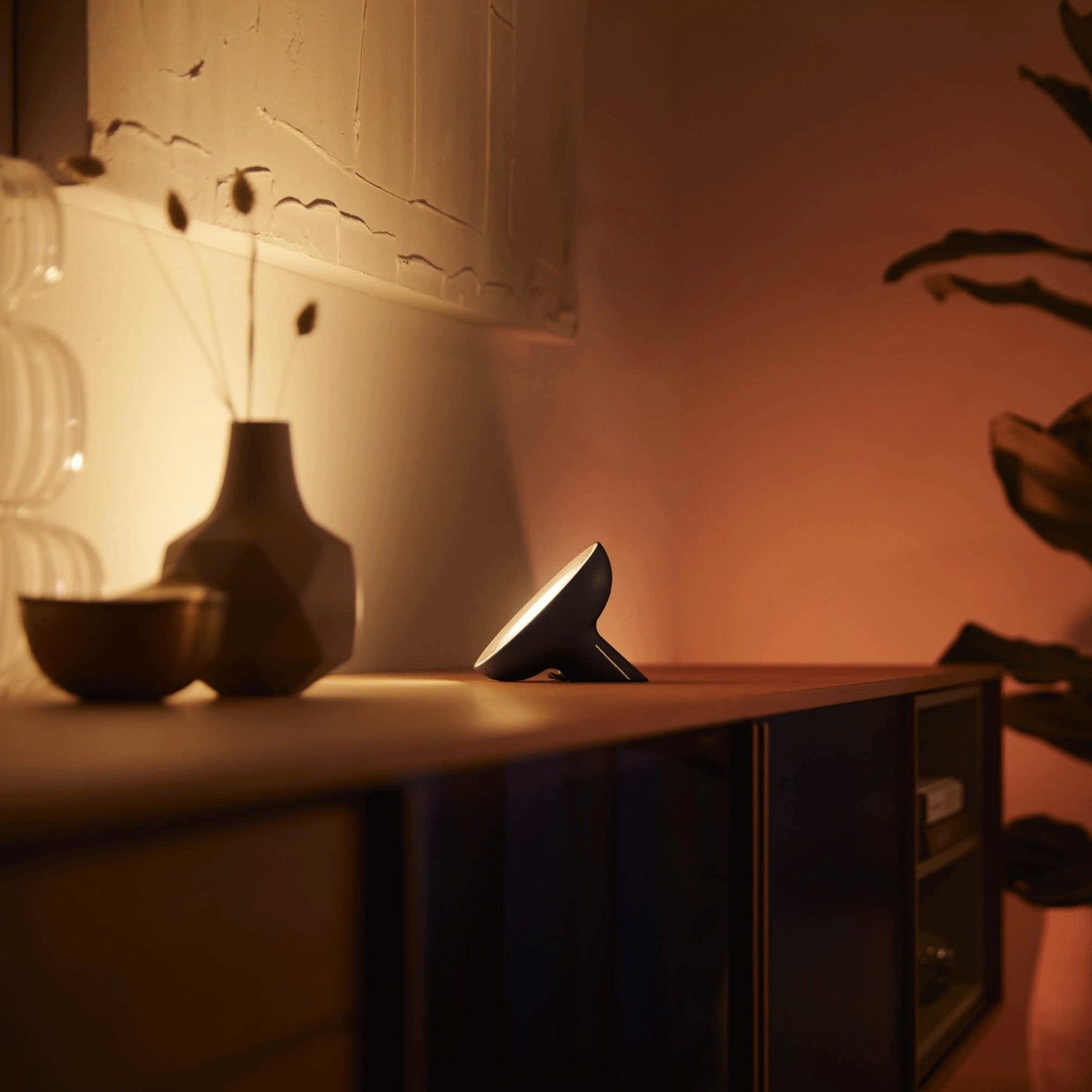 Hue Bloom Color Table Lamp Black