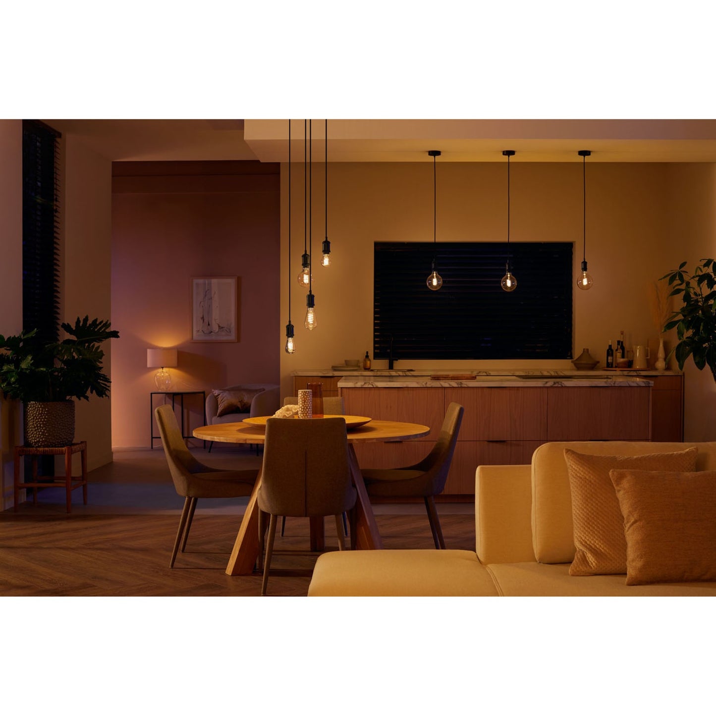 Hue White Ambiance Filament E27 G125 Glob