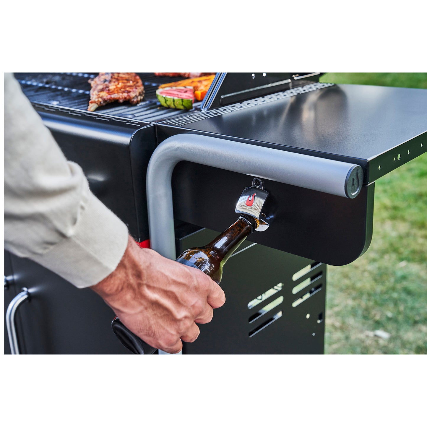 Hybrid Grill Gas2Coal 4 Burners, Gas and Charcoal