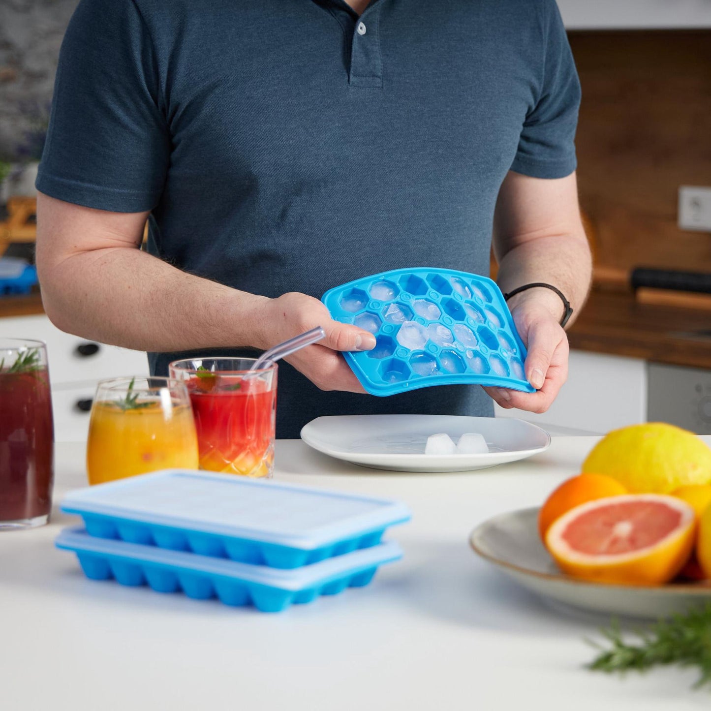 Ice cube molds set with 3 diamonds