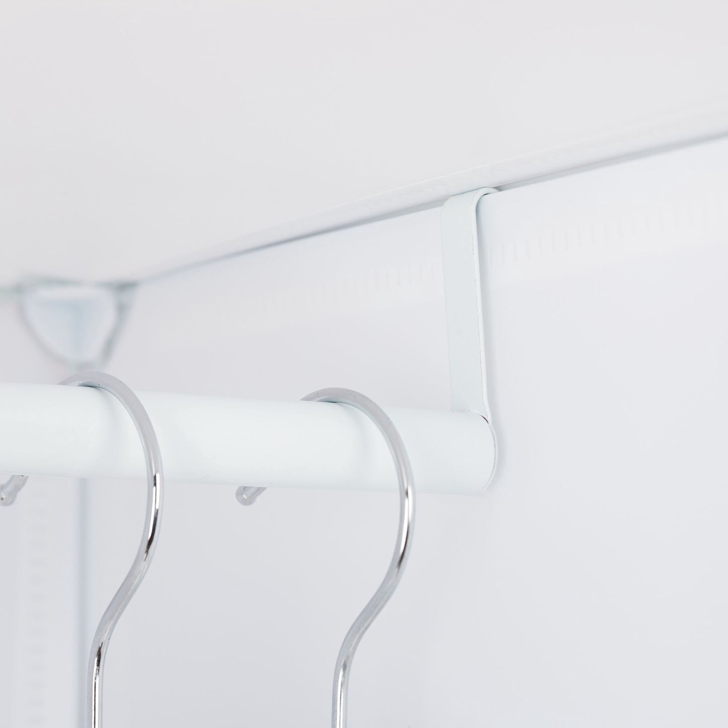 Insertable shelf for the children's room