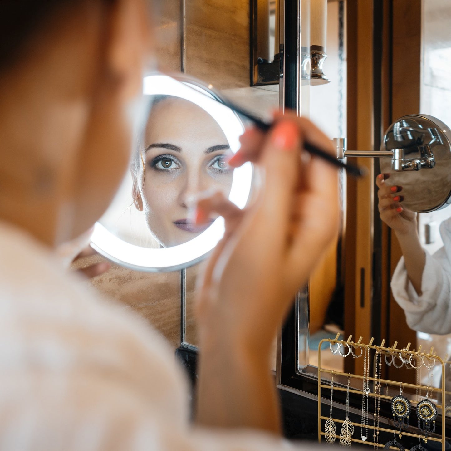 Jewelery stand Chains and earrings