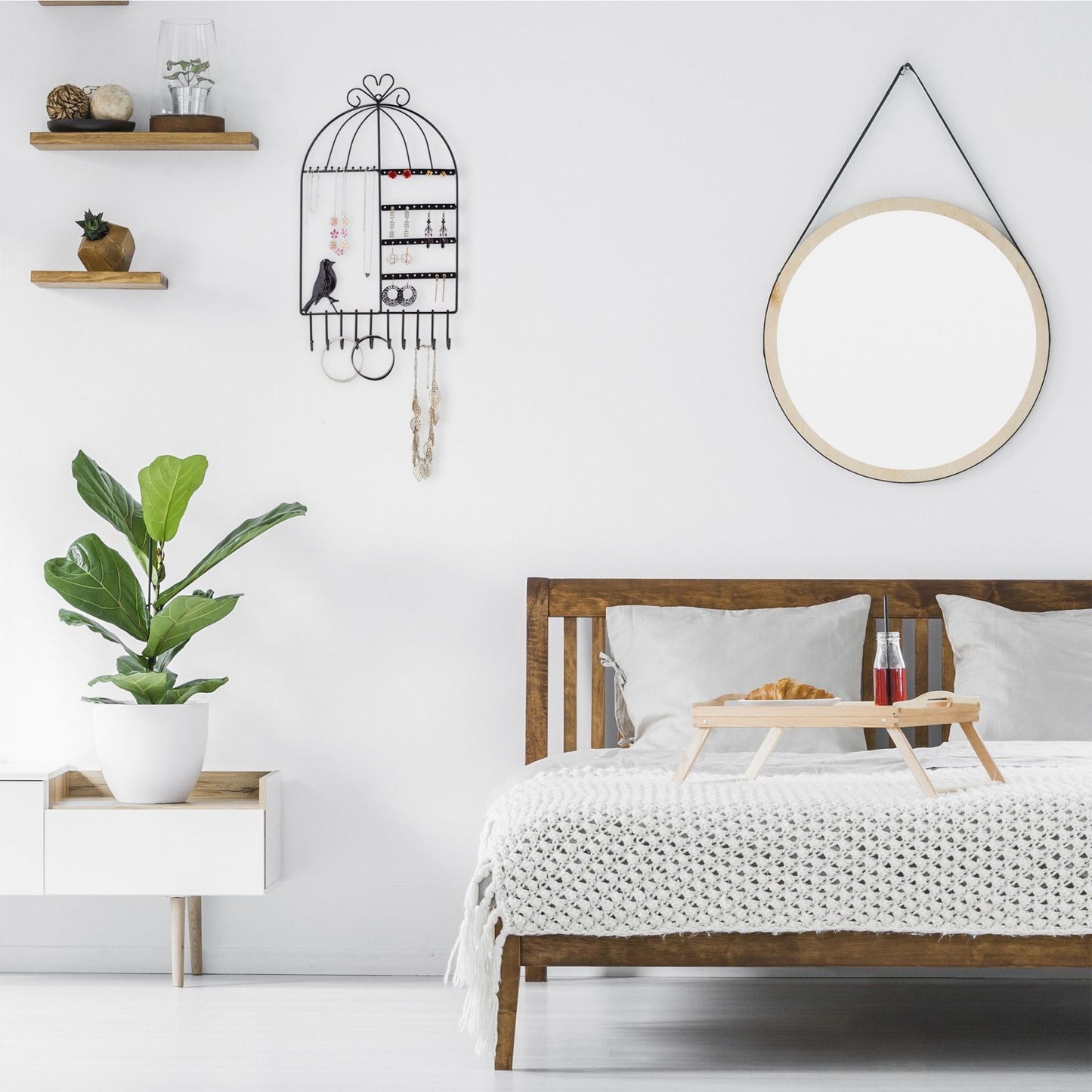 Jewelry holder wall
