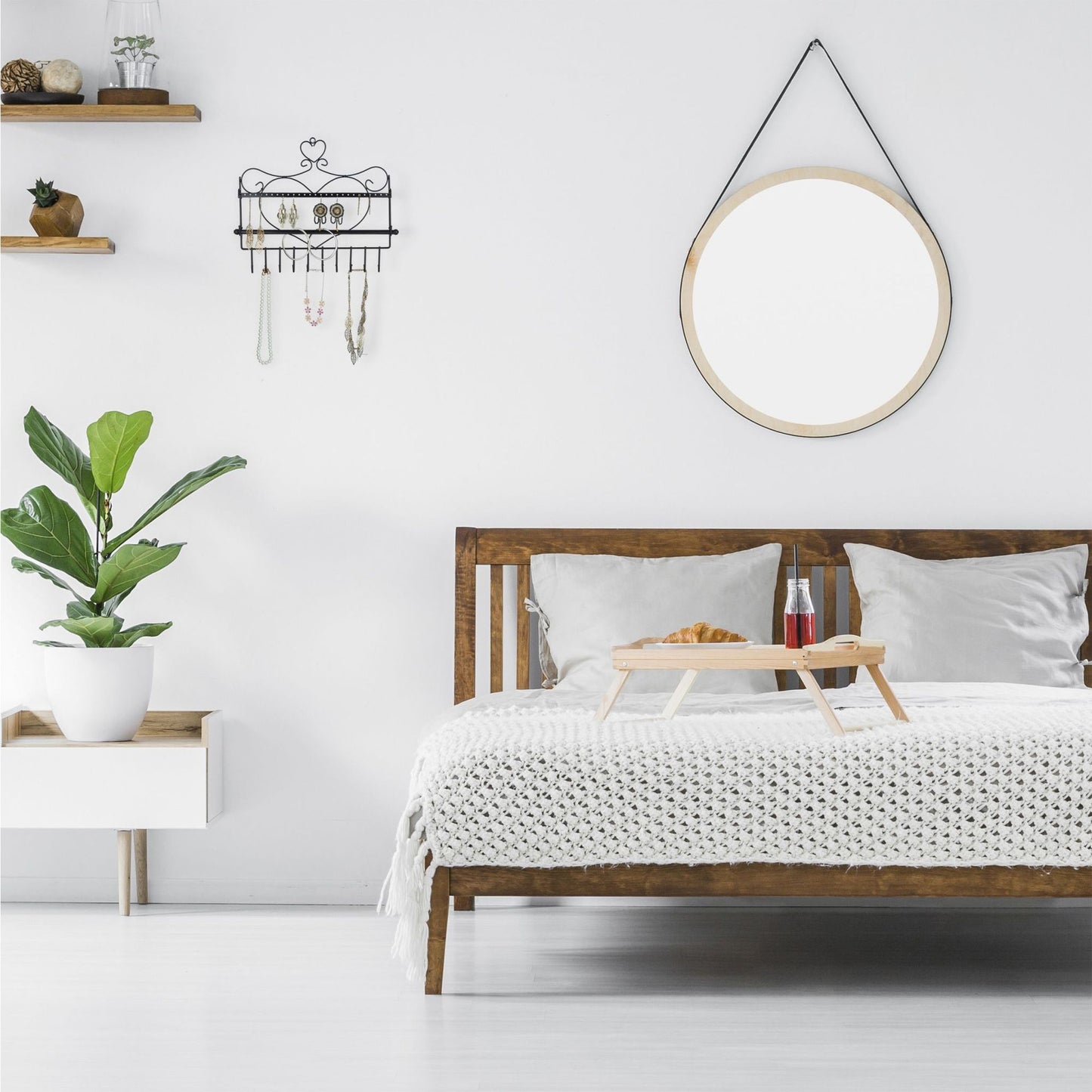 Jewelry holder wall
