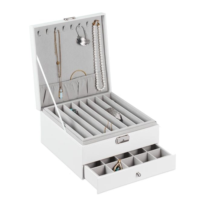 Jewelry storage with 3 levels