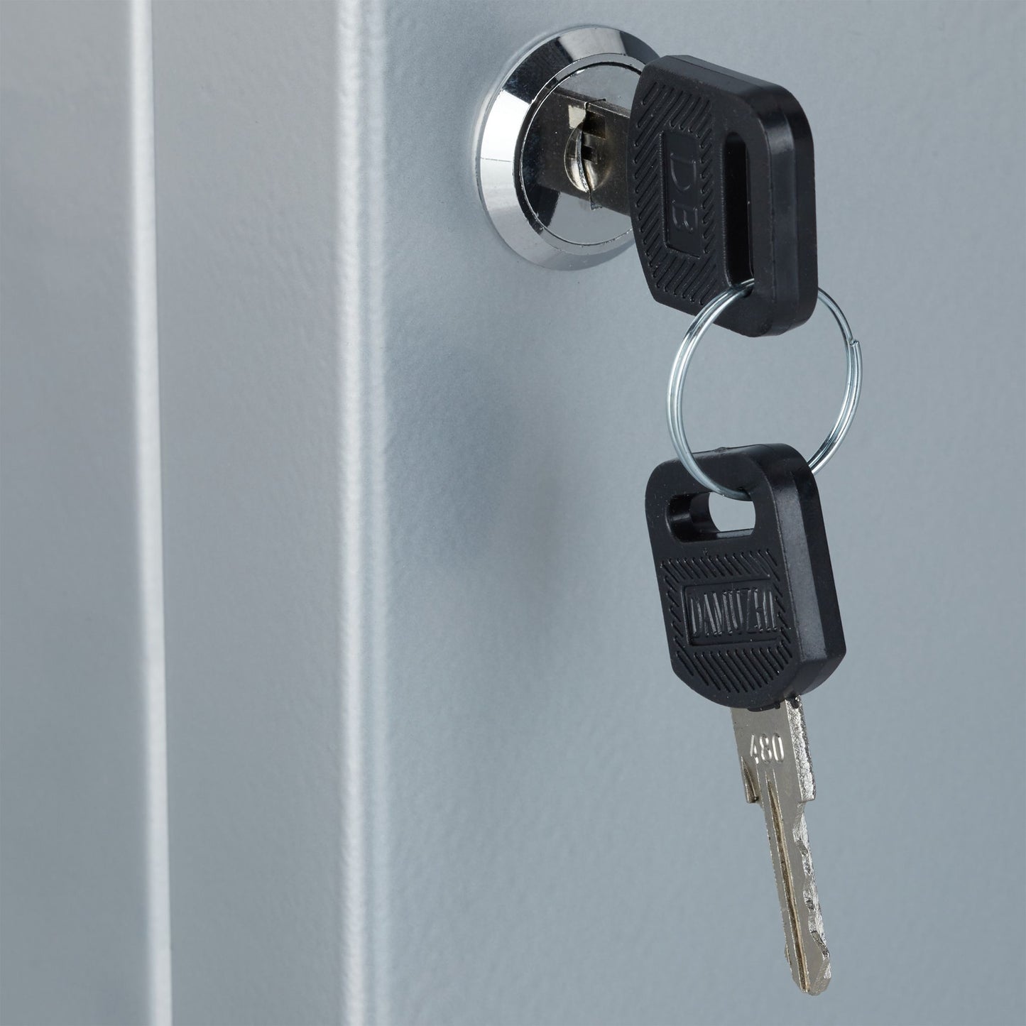 Key cabinet with lock