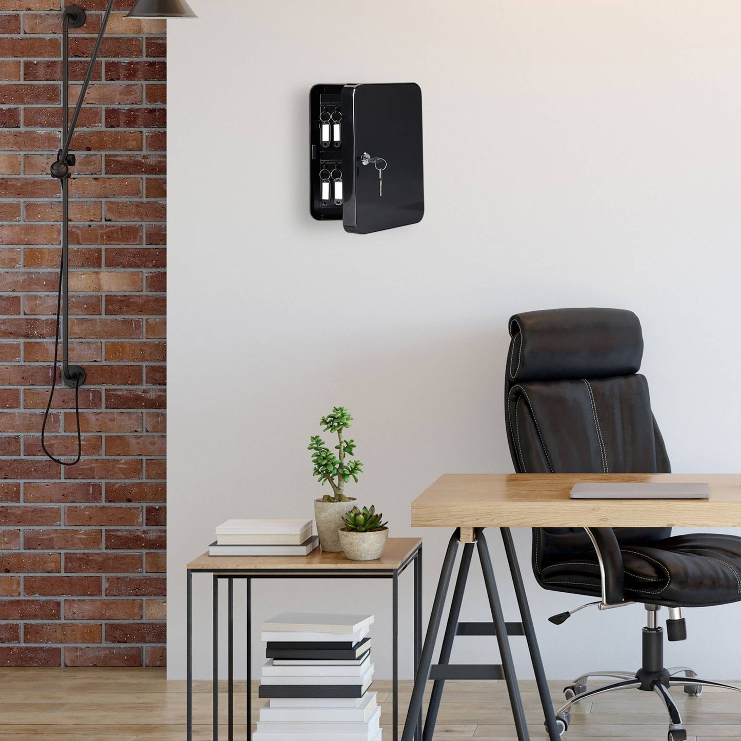 Key cabinet with lock