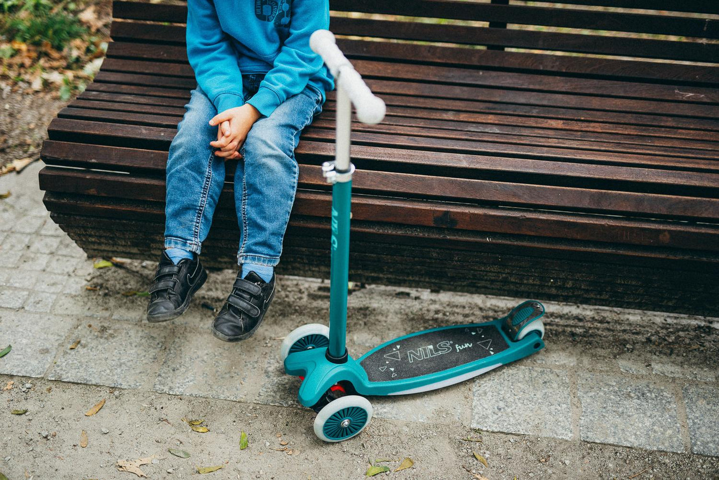 LED Scooter, Green – Adjustable Height, Foldable