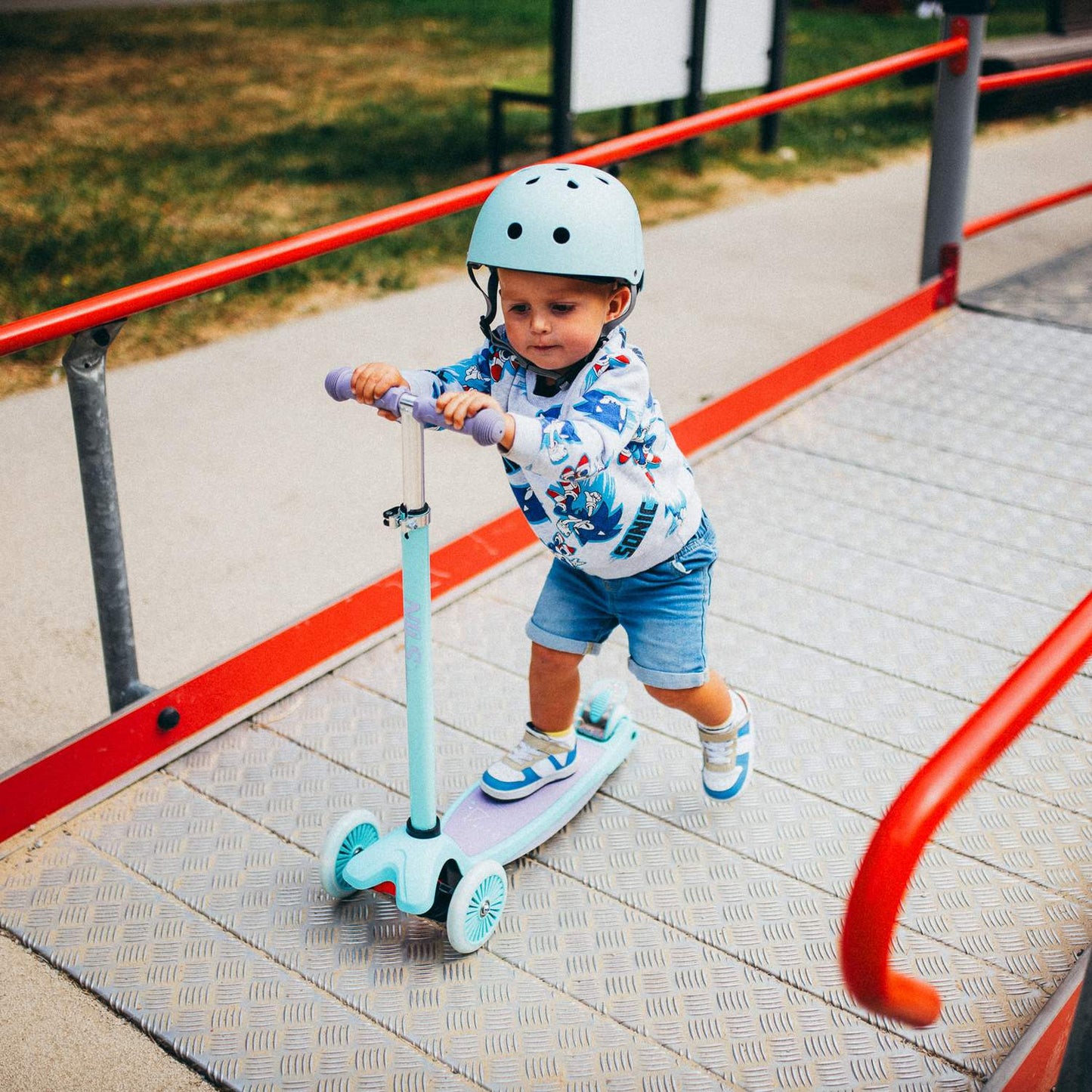 LED Scooter, Violet – Foldable, Lightweight Design