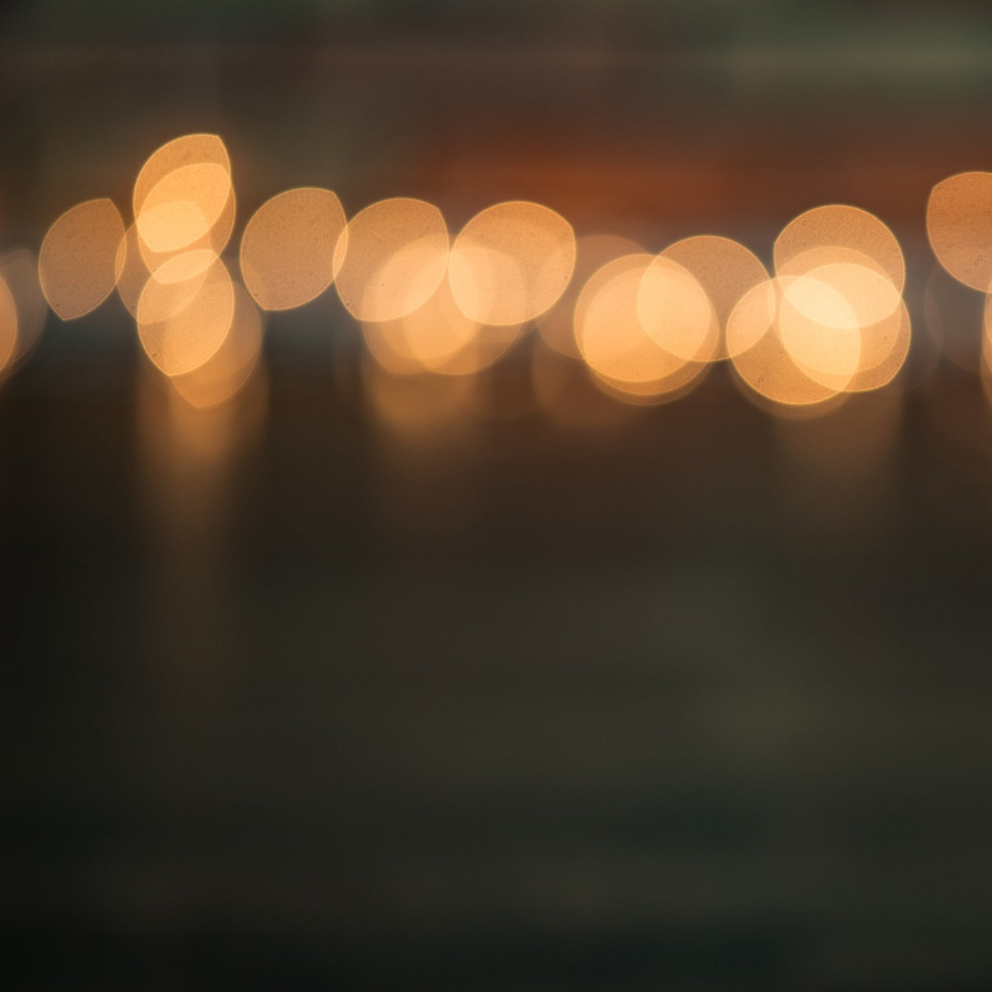 LED light chain with 10 balls