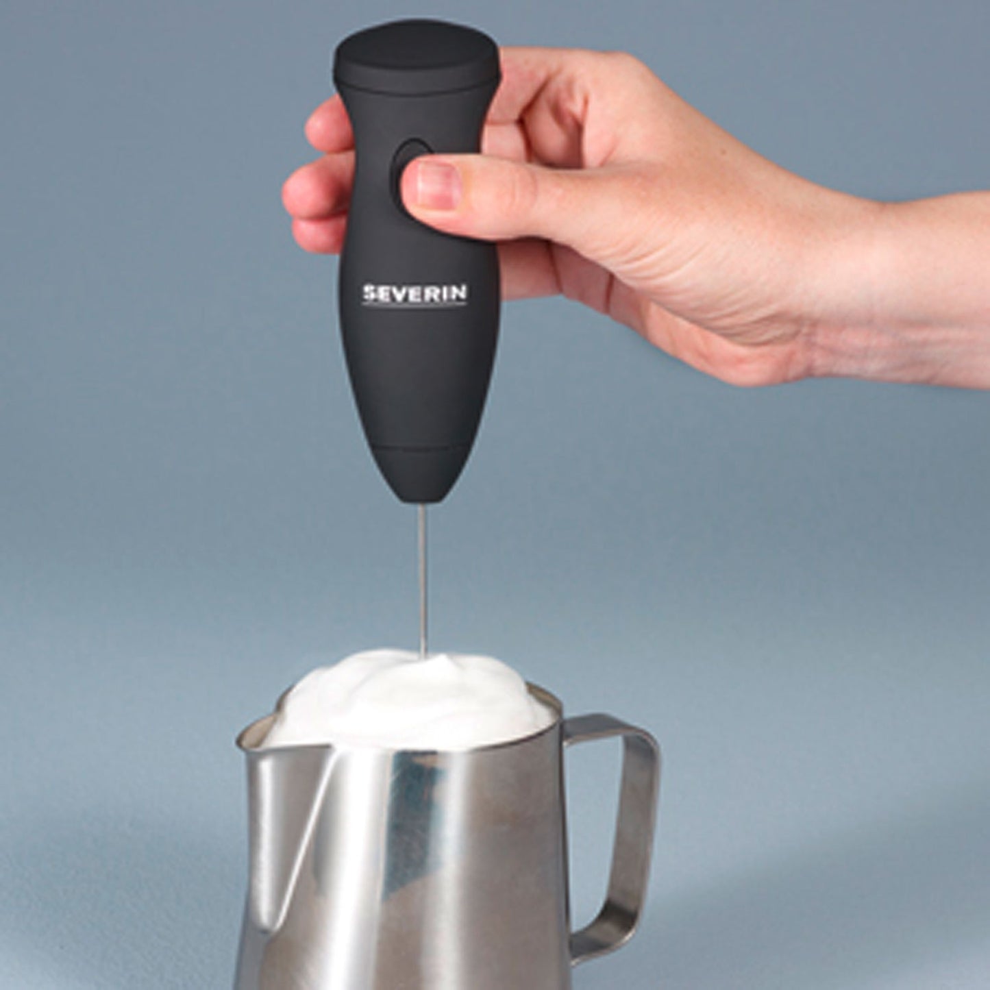 Latte whisk SM3590 black. Batteries included