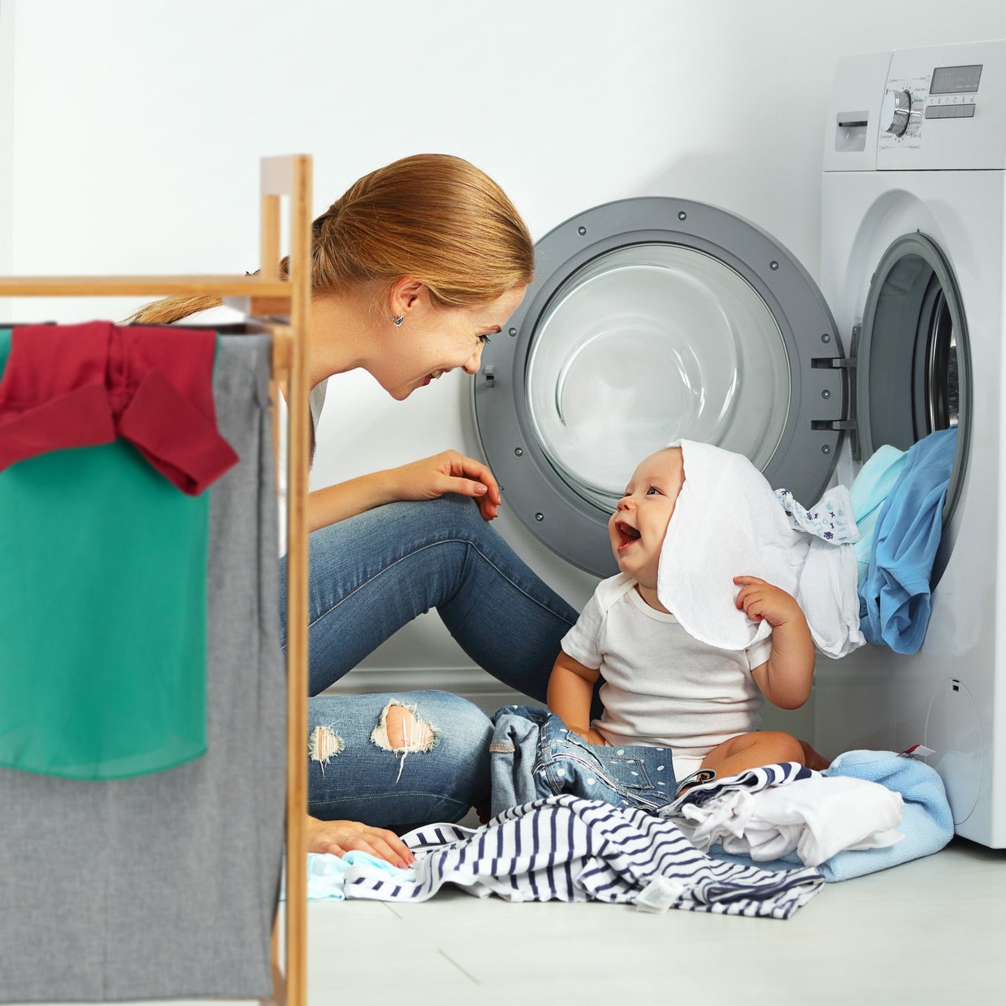 Laundry basket with 2 compartments