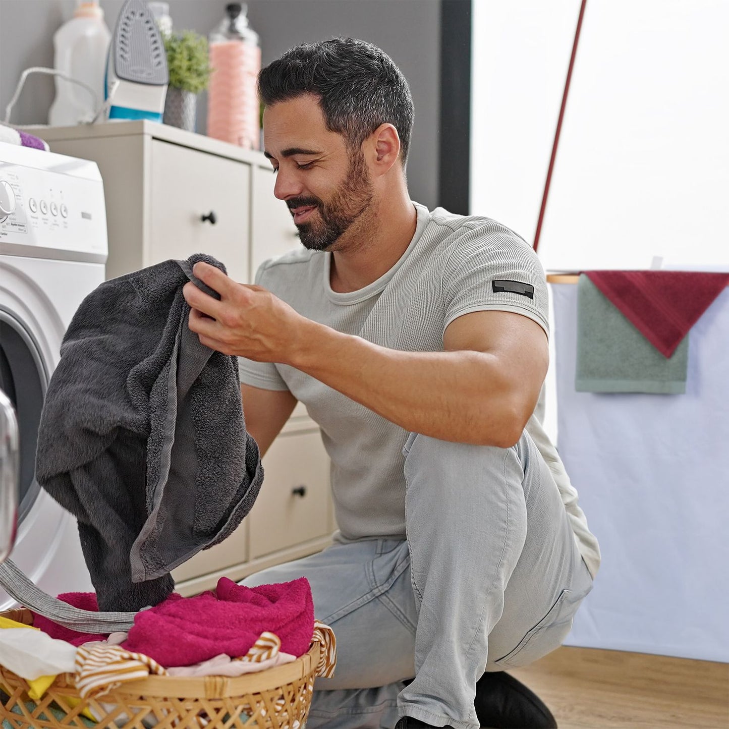 Laundry basket with lid 105 l