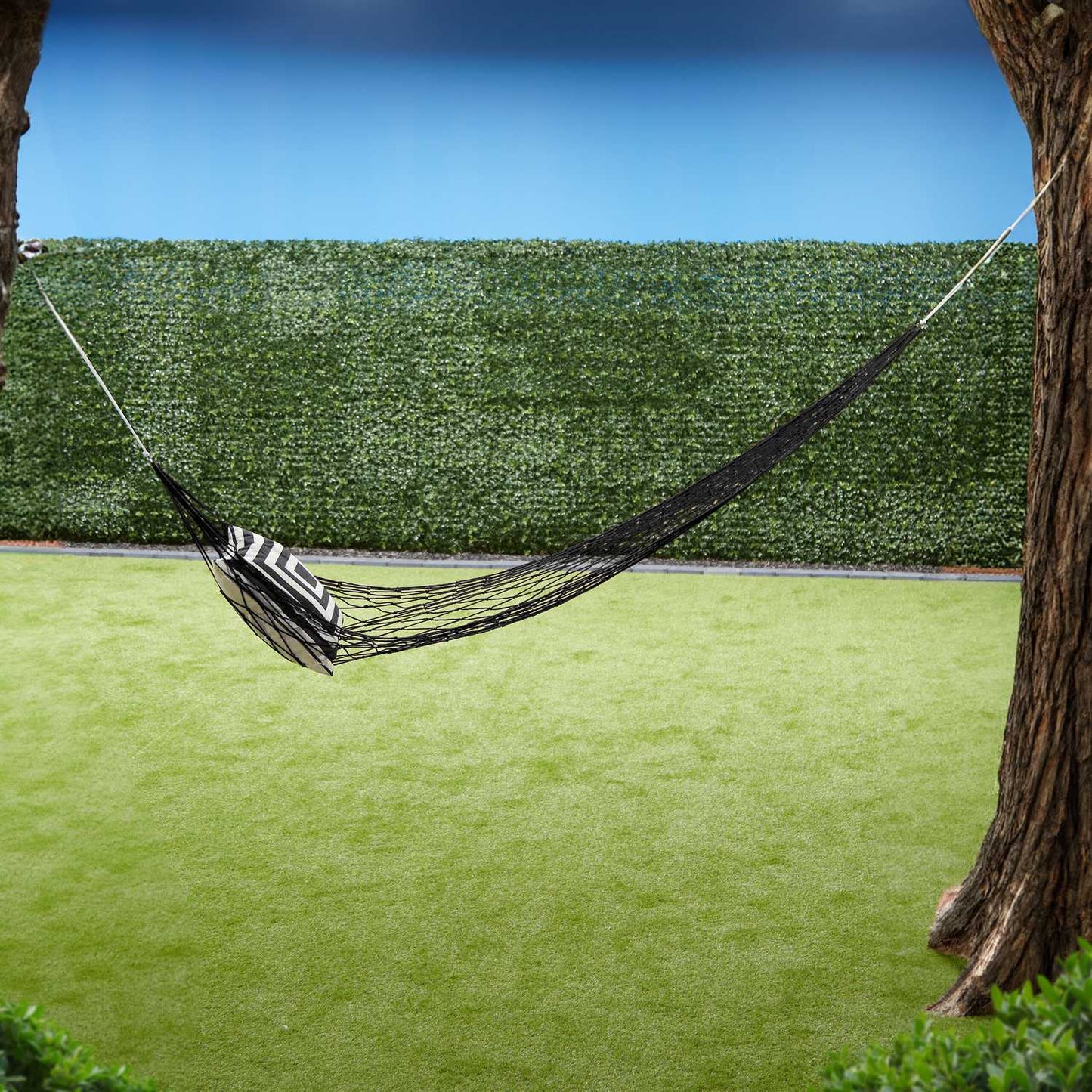 Light hammock in net