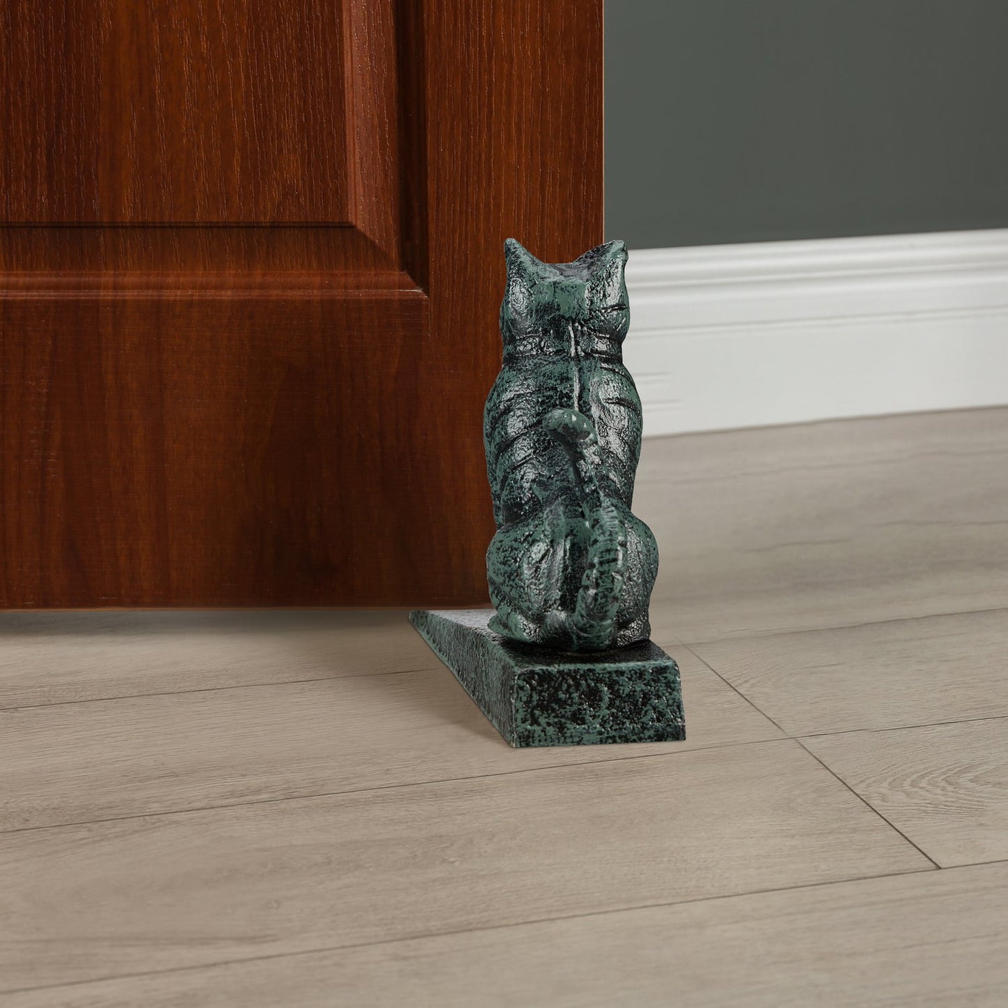 Lockable hatch for pets