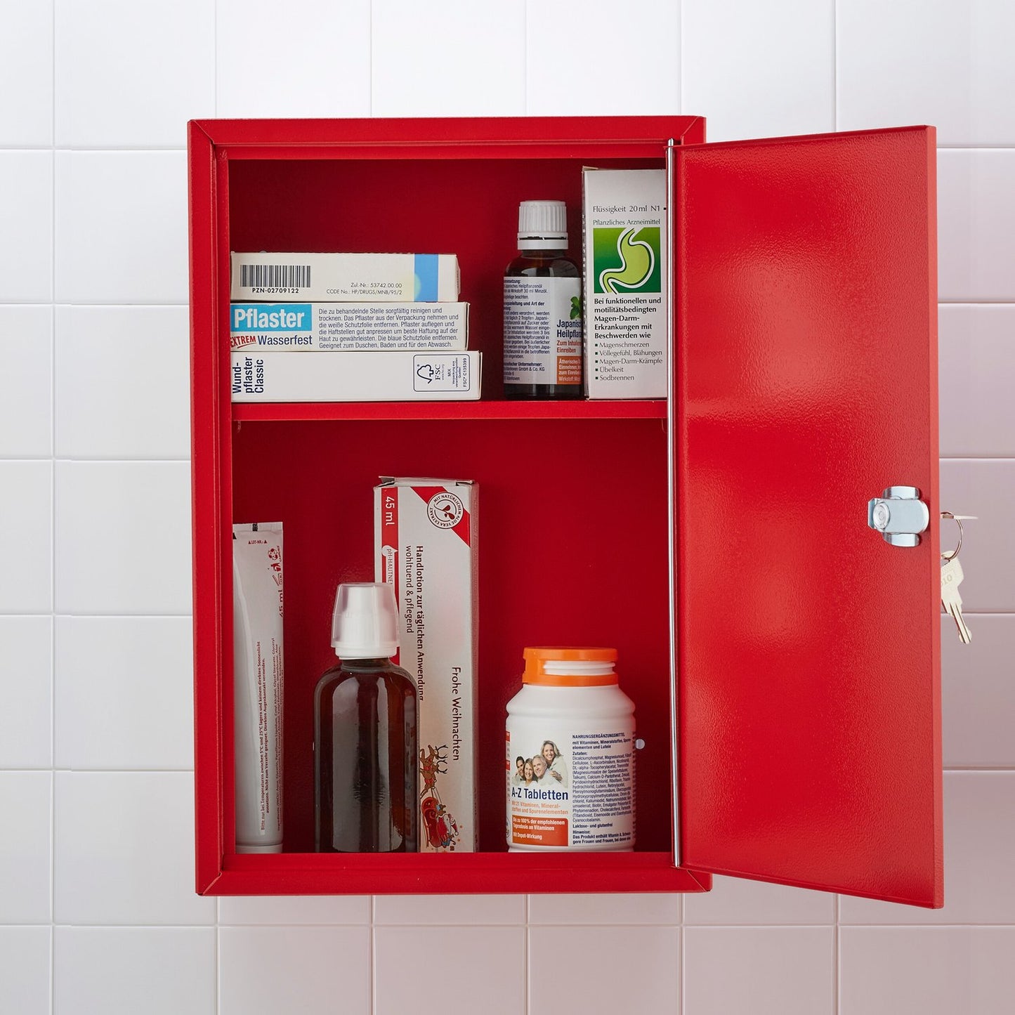 Lockable medicine cabinet