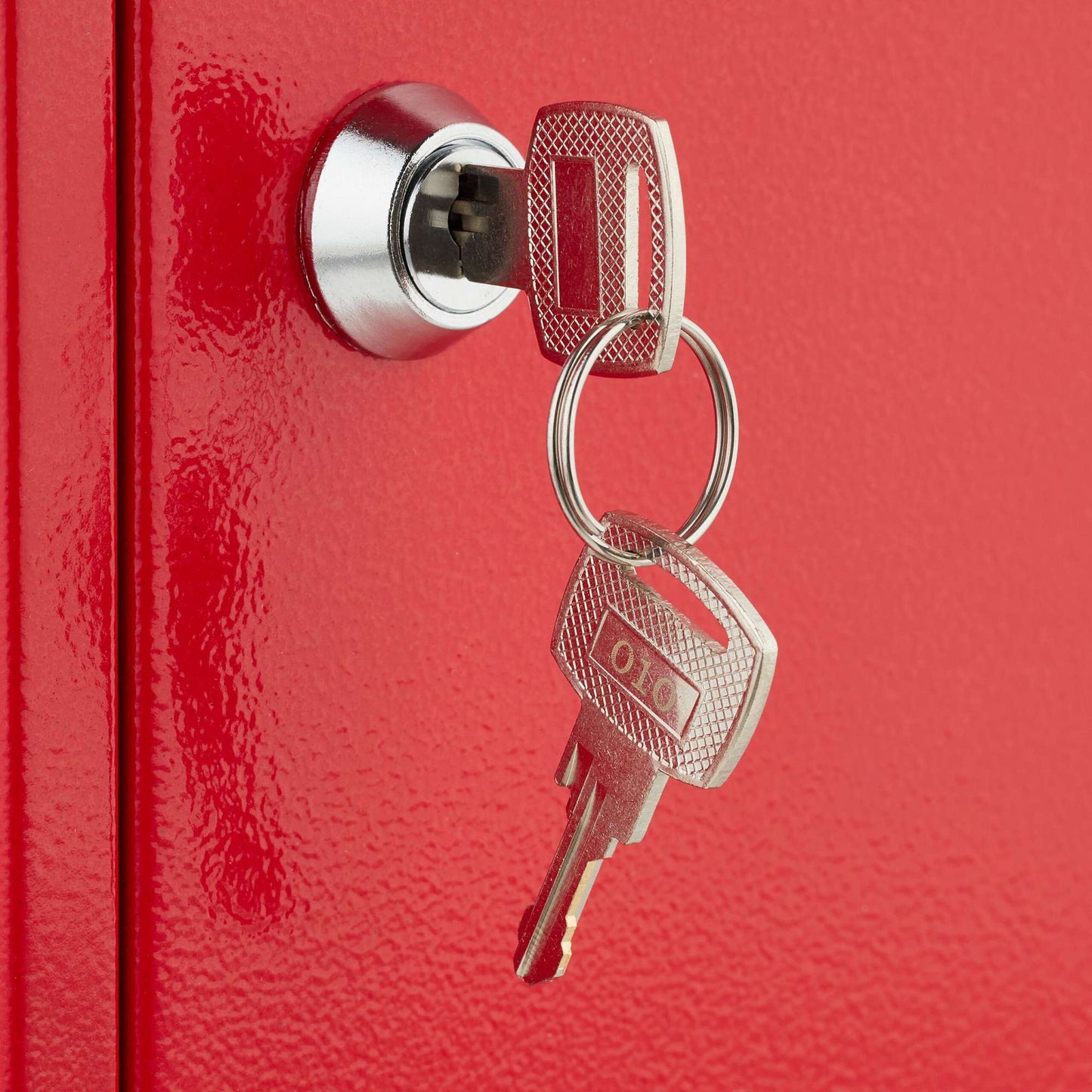 Lockable medicine cabinet