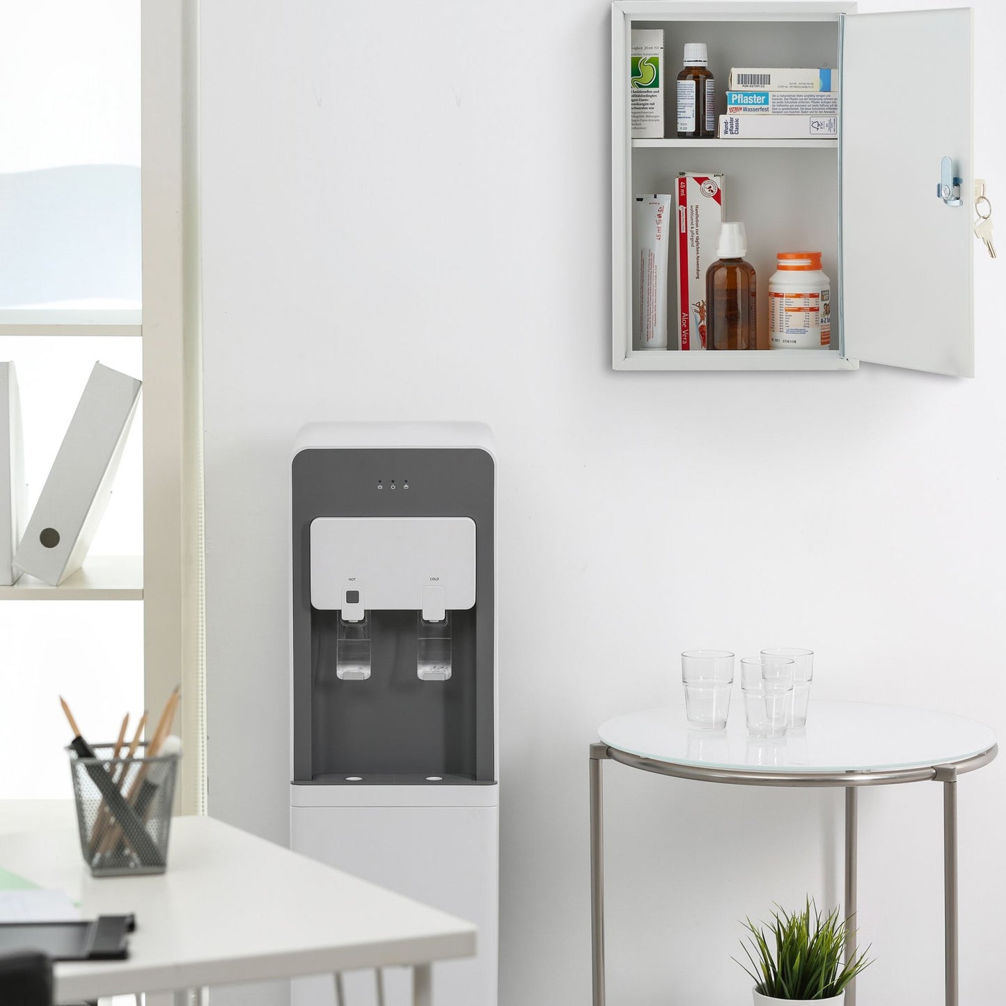 Lockable medicine cabinet