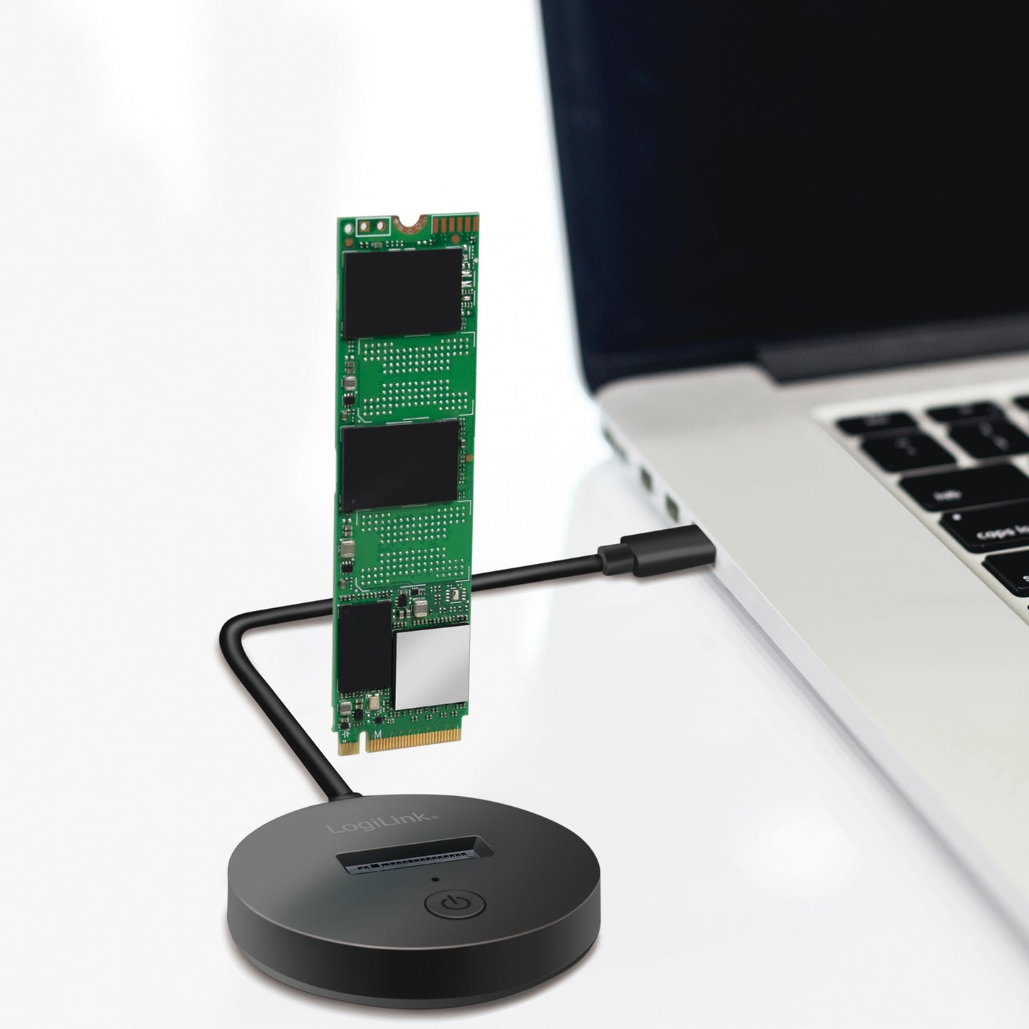M.2 SATA / NVMe SSD docking station