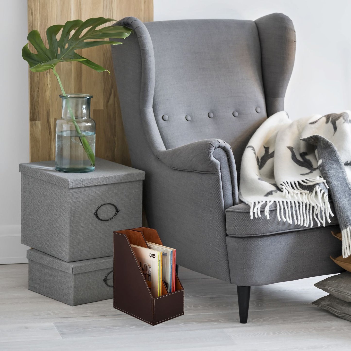 Magazine collector with 2 compartments