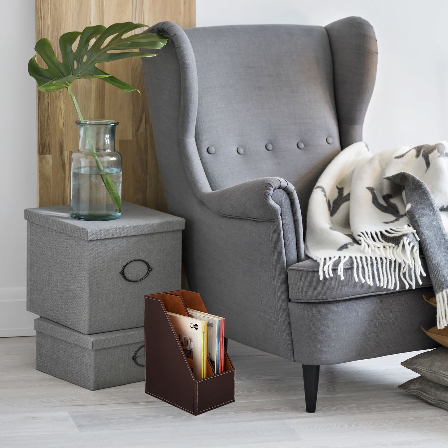 Magazine collector with 4 compartments