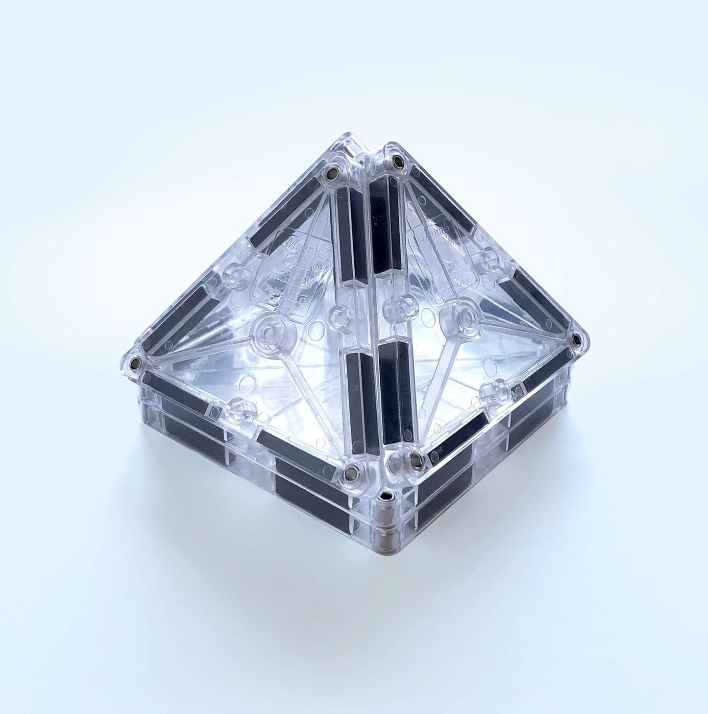 Magna-Tiles Magnet Constructor Set Ice 16 Pcs