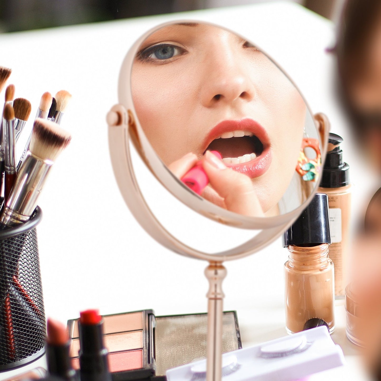 Magnifying mirror copper color