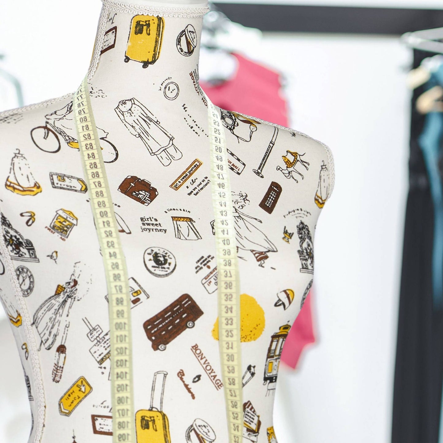 Make-up mannequin with adjustable height