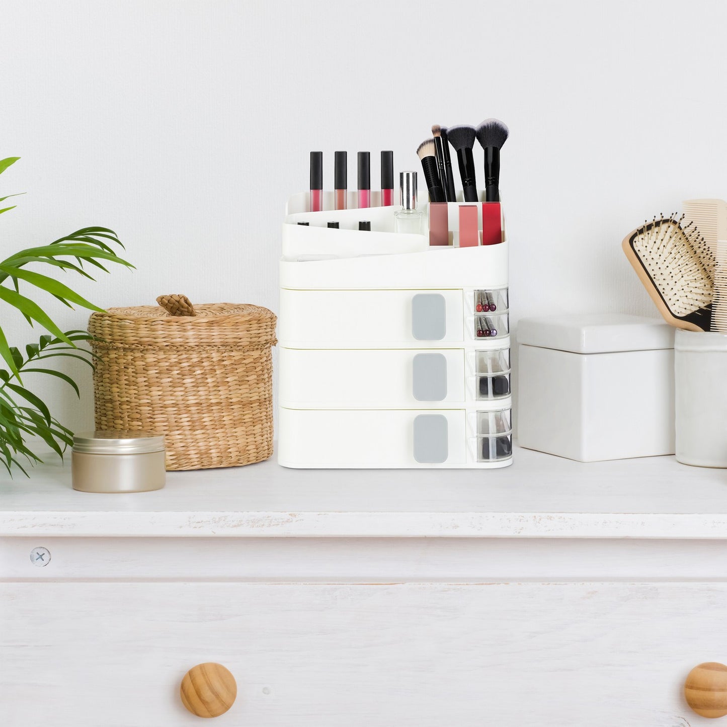 Makeup storage with drawers