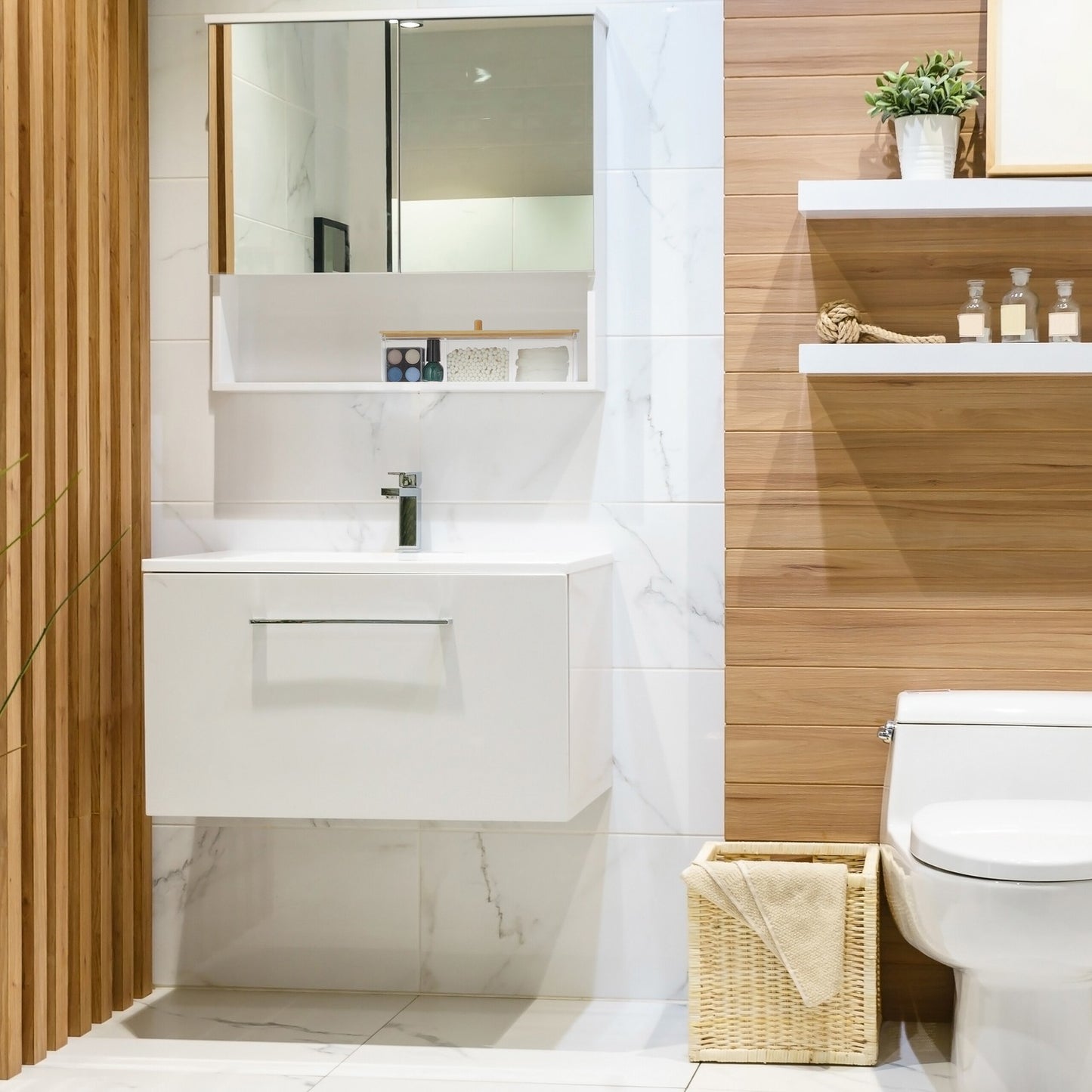 Make-up storage with lid in bamboo