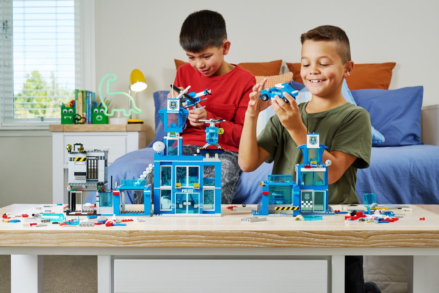 Max City Bricks Police Station, 889Pcs