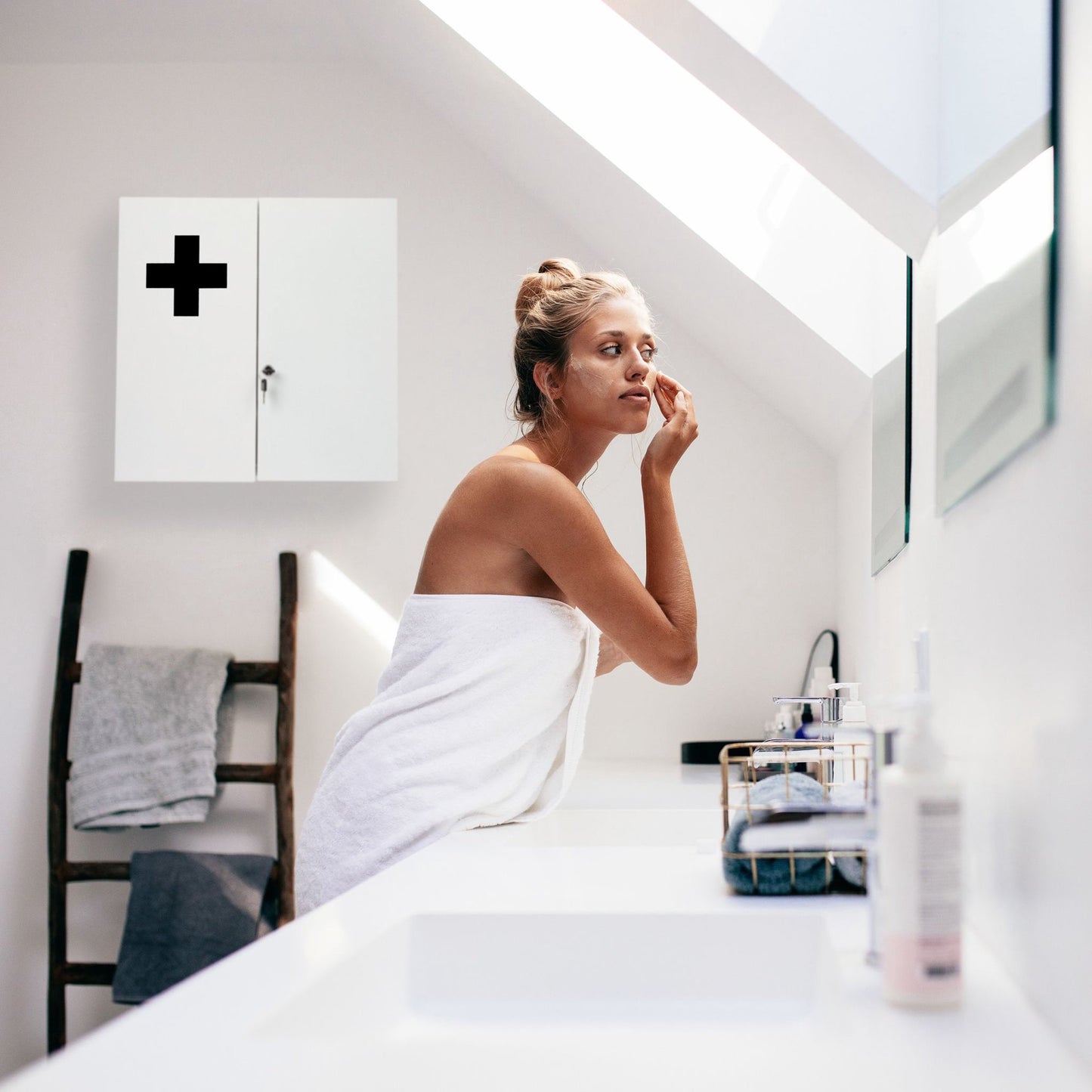 Medicine cabinet XXL in white