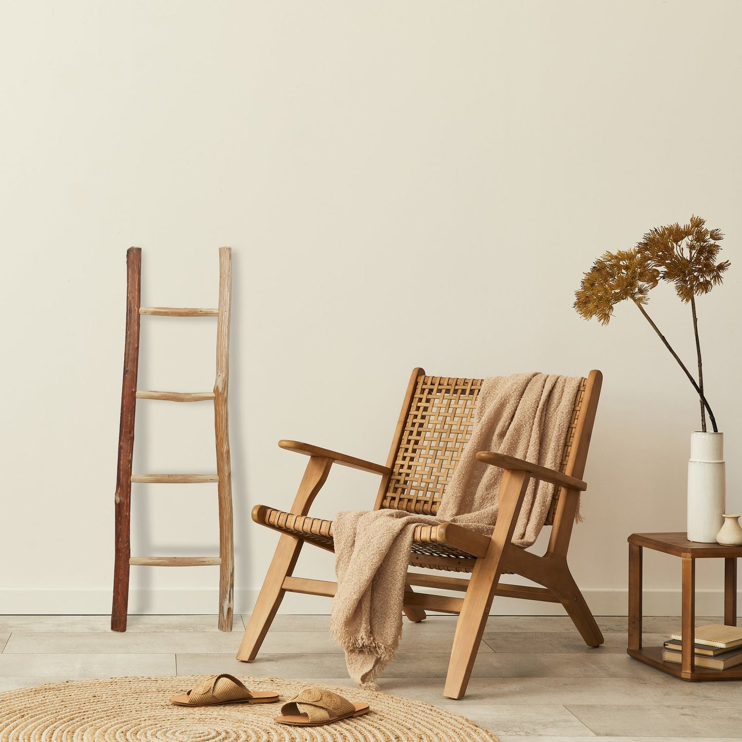 Medium-sized decorative ladder in chestnut wood