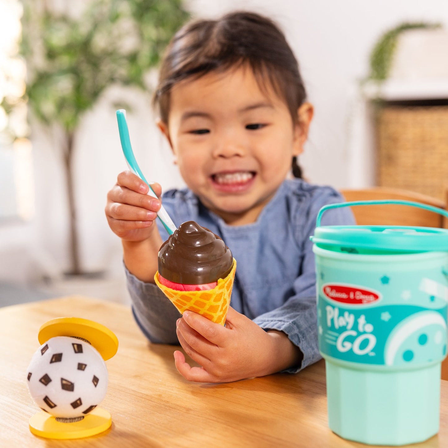 Melissa & Doug Play To Go Ice Cream Play Set